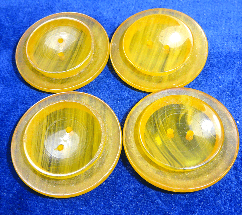 st575-set-of-5-golden-coat-buttons.gif