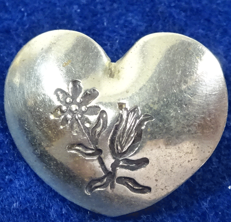 nd884-heart-with-incised-flowers.gif