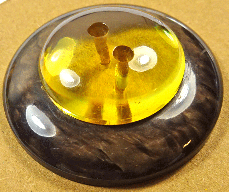 Large apple juice with brown rim
