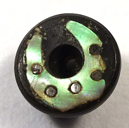 nsc733-pearl-on-horn-horseshoe.gif