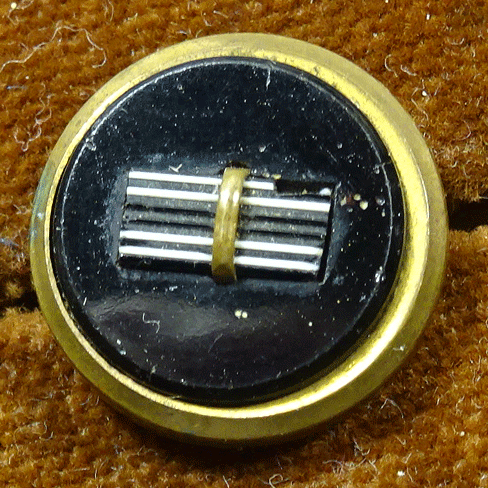 Small black glass in gilt metal, Paris back