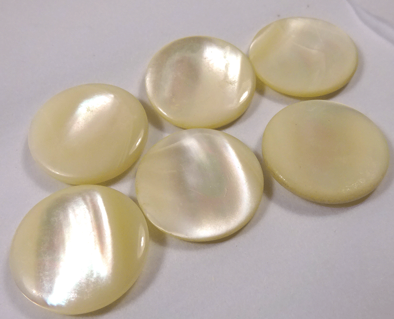 Set of 6 pearl buttons, turret shank