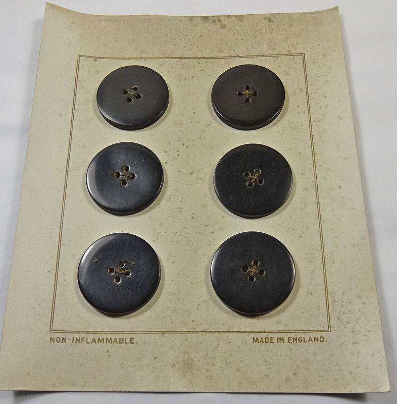 Original card of 6 large blackcoat buttons