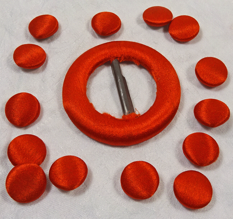 st431-set-of-orangle-satin-buttons-and-buckle.gif