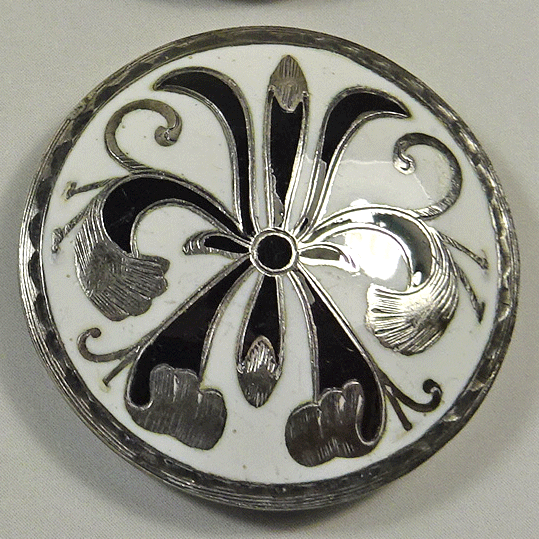 nme219-black-and-white-enamel-fleur-de-lis.gif