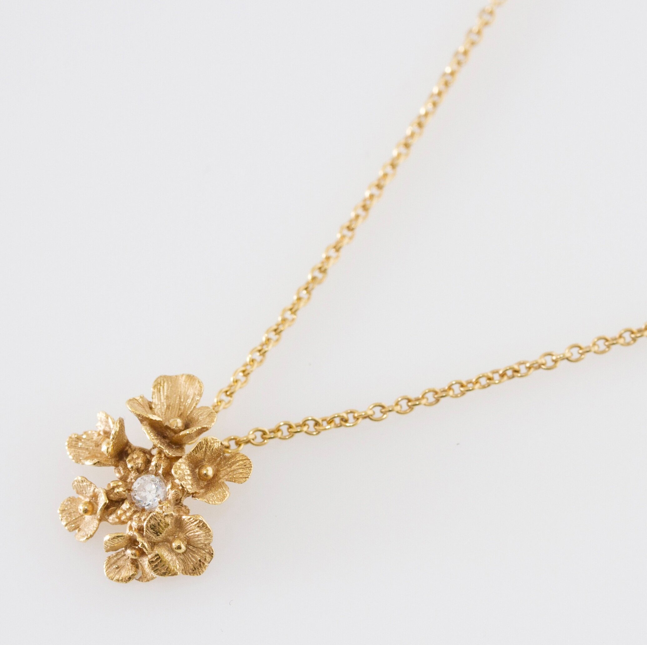 Collier hortensia avec perle - La lueur de l'aube