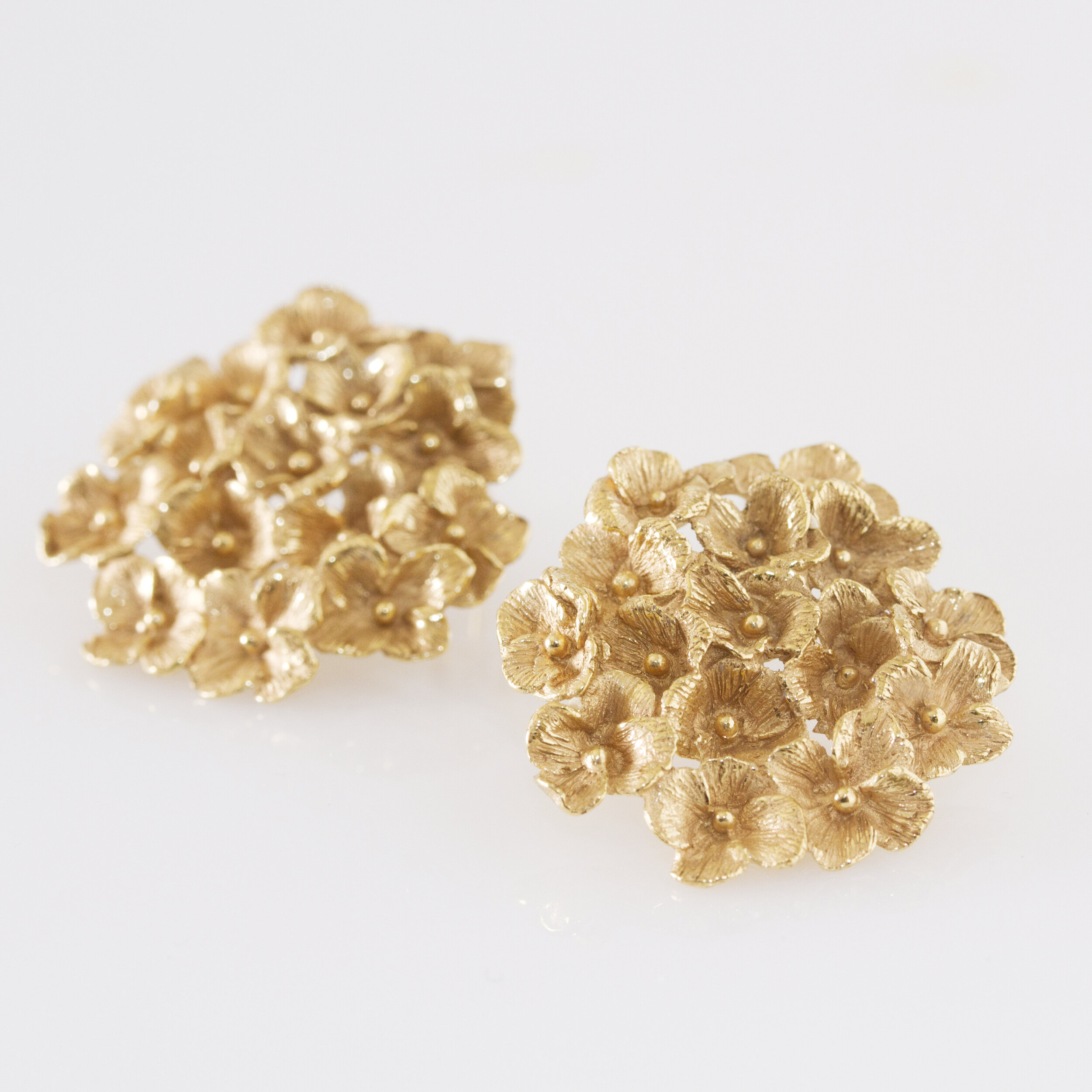 Boucles d'oreilles hortensia pour femme - La lueur de l'aube