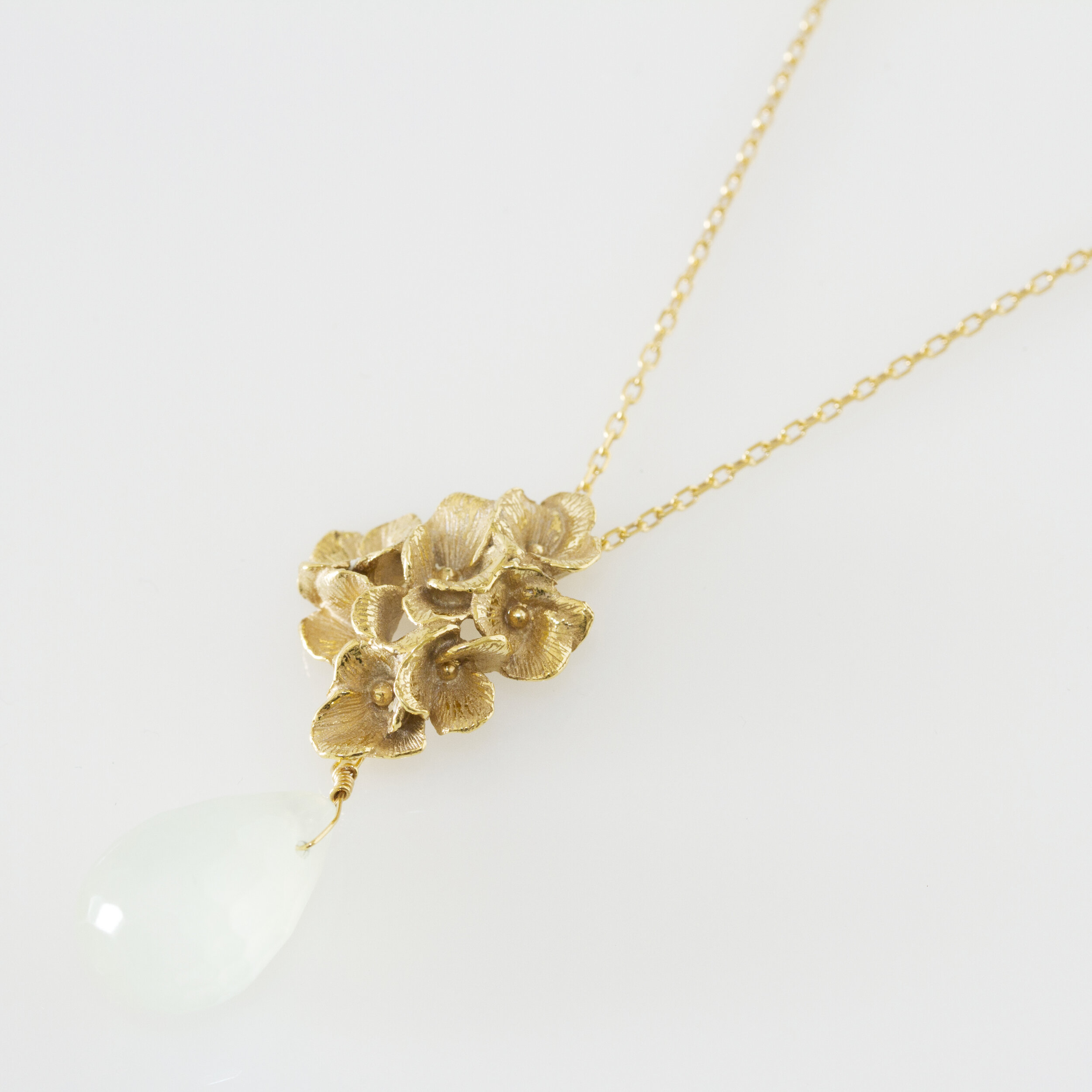 Collier Hortensia triangle bijoutier joaillier or 18k ( or jaune, or gris, or blanc, or rose), argent sterling 925, vermeil (plaqué or)