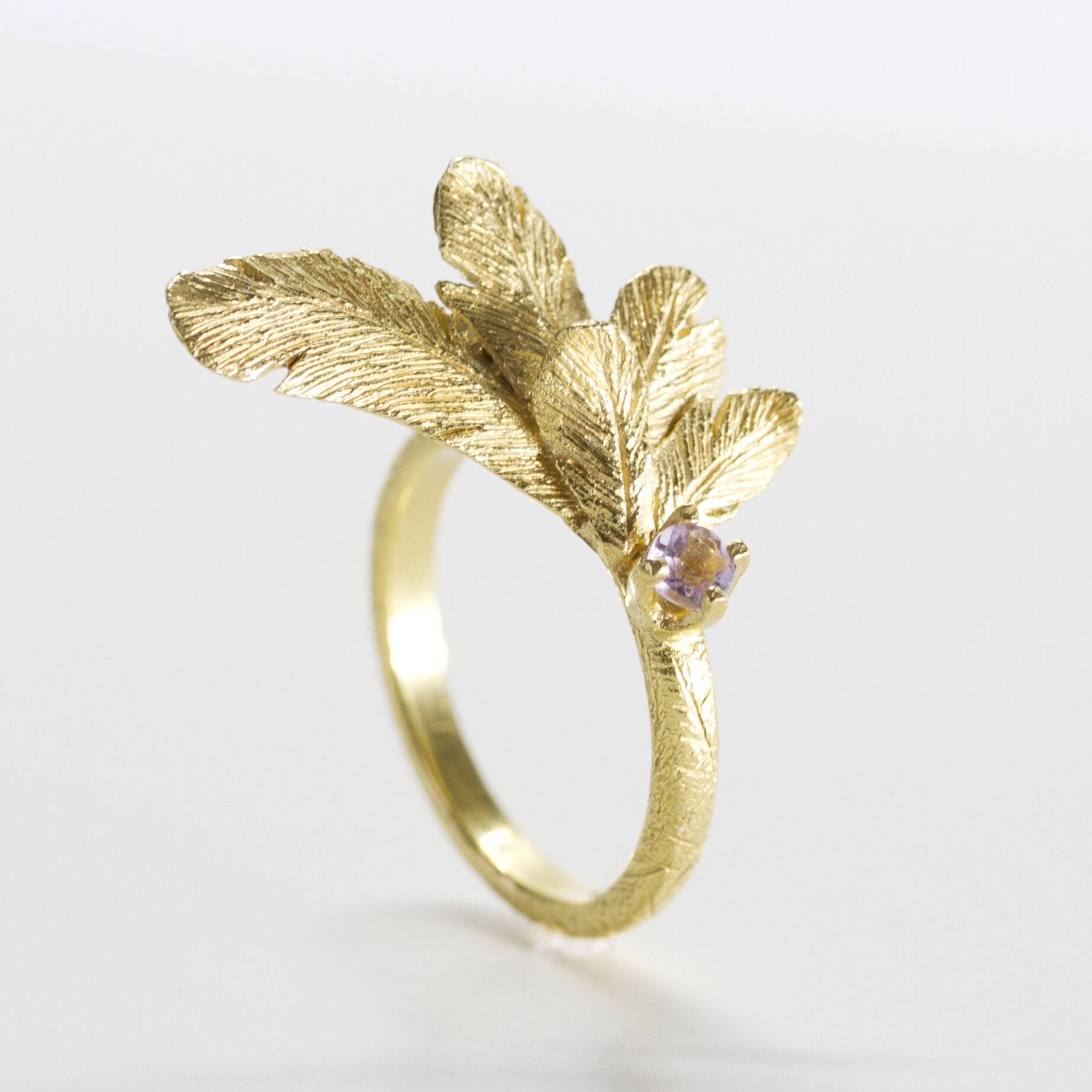 Bague plume de côté créateur parisien