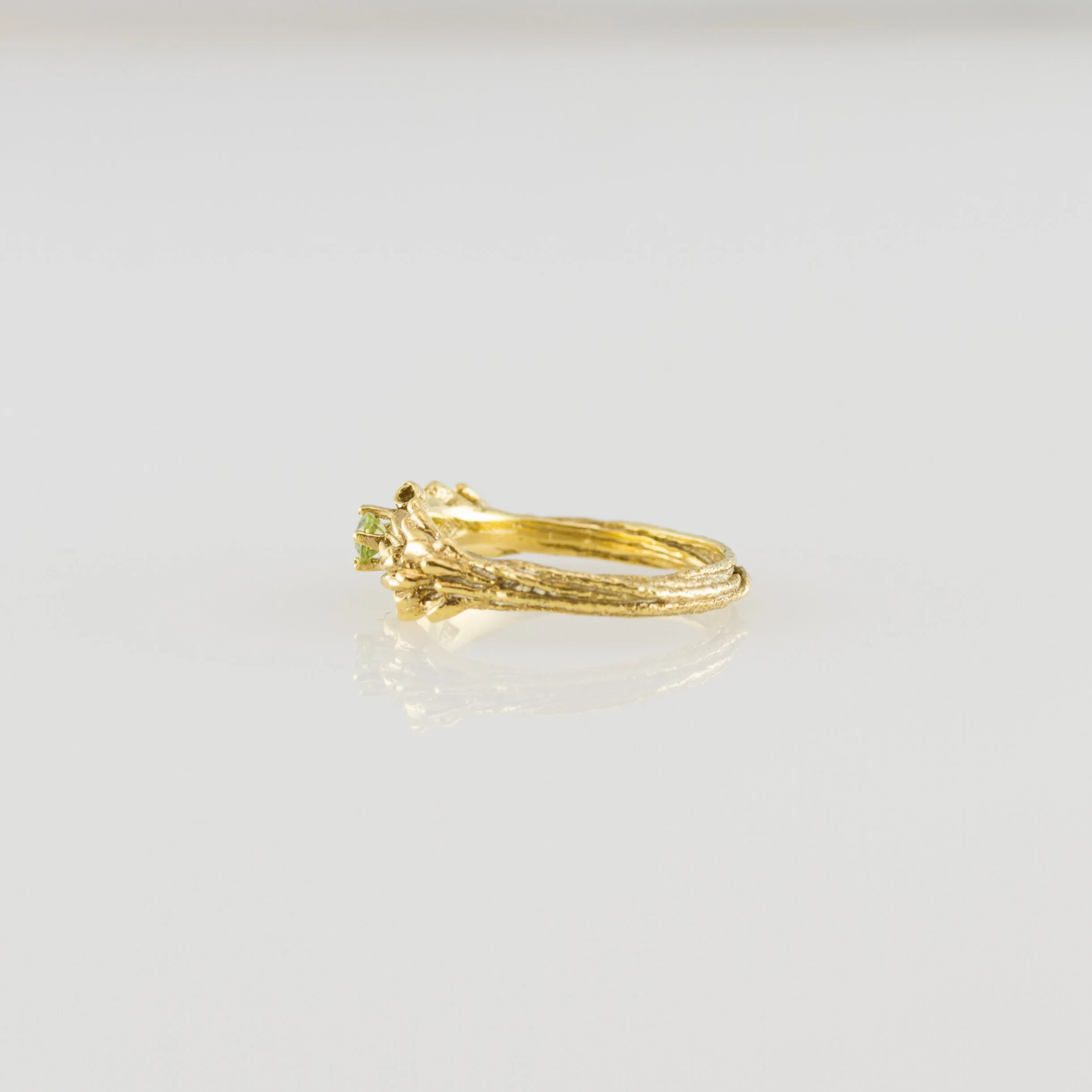 Bague bourgeons avec pierre artisan bijoutier parisien
