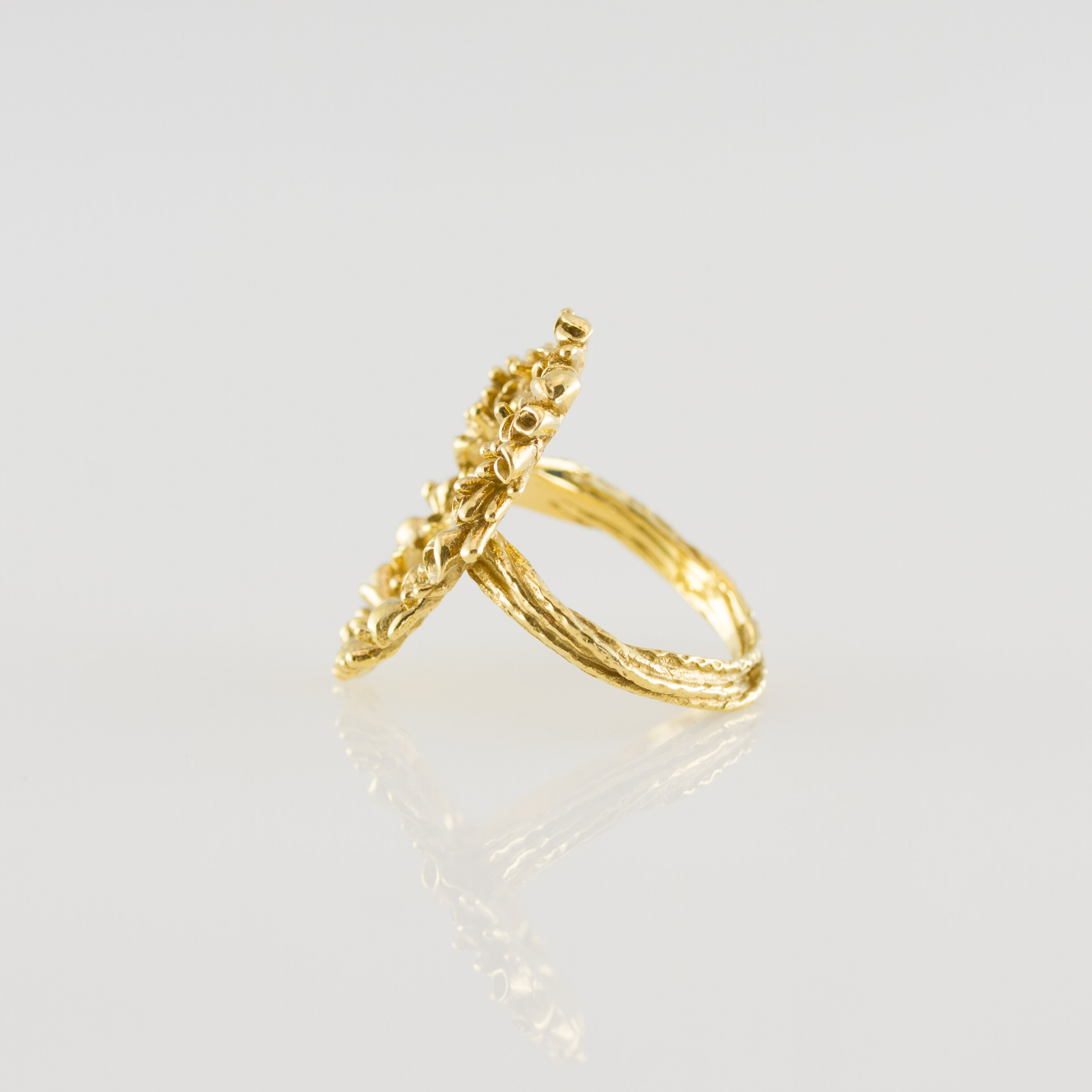 Bague bourgeons ovale créateur à Paris