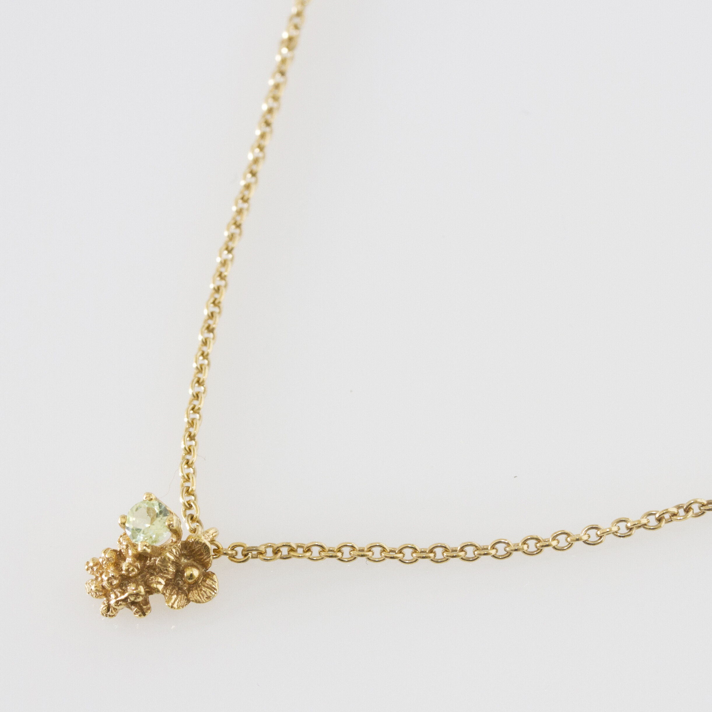 Petit collier Hortensia bijoutier parisien or 18k ( or jaune, or gris, or blanc, or rose), argent sterling 925, vermeil (plaqué or)