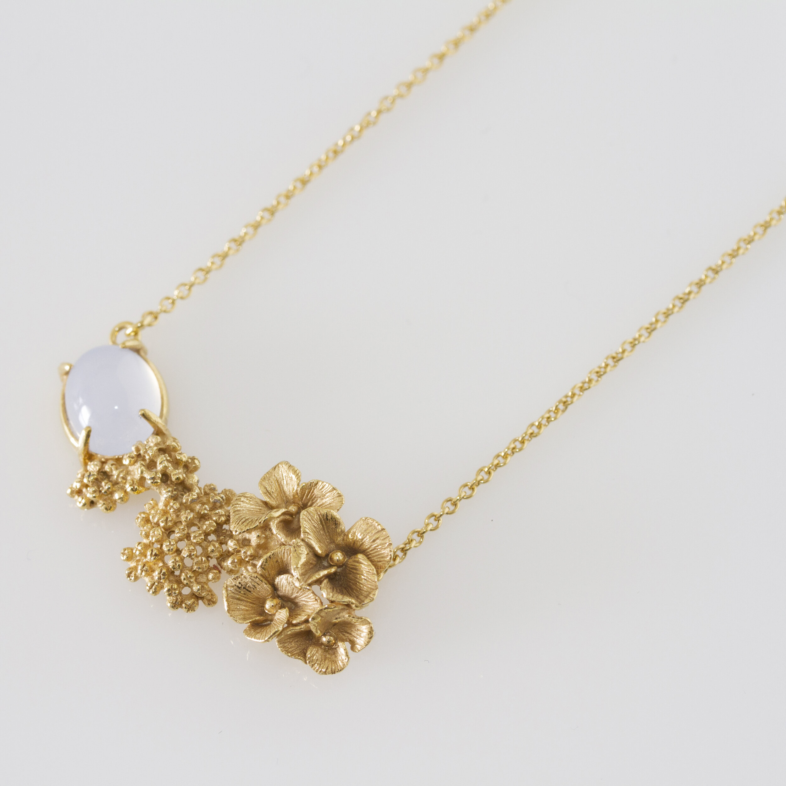 Collier Hortensia cabochon or 18 carats ( or jaune, or gris, or blanc, or rose), argent 925 massif, vermeil (plaqué or) pour femmes