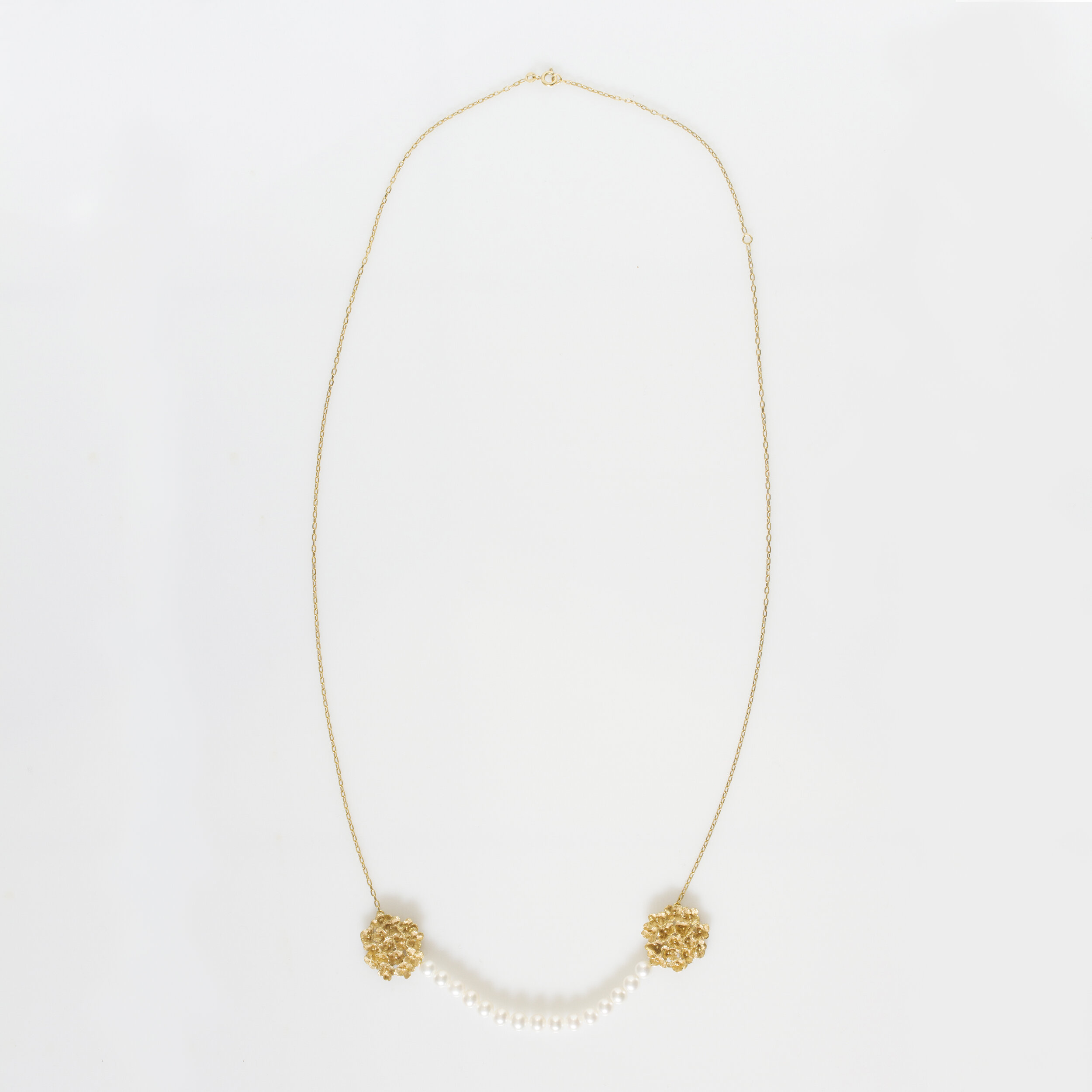 Long collier hortensia perles créateur parisien