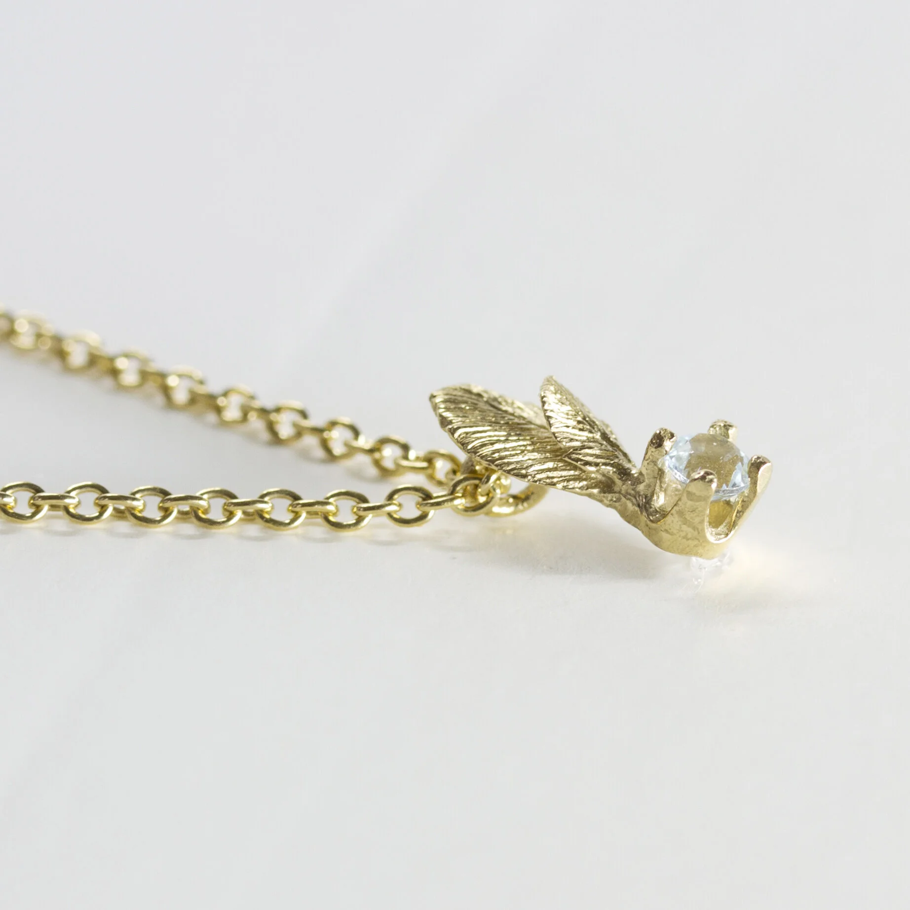 Collier plume de créateur paris or 18k ( or jaune, or gris, or blanc, or rose), argent sterling 925, vermeil (plaqué or)