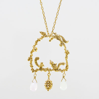 Collier écureuil maison originale pour femmes