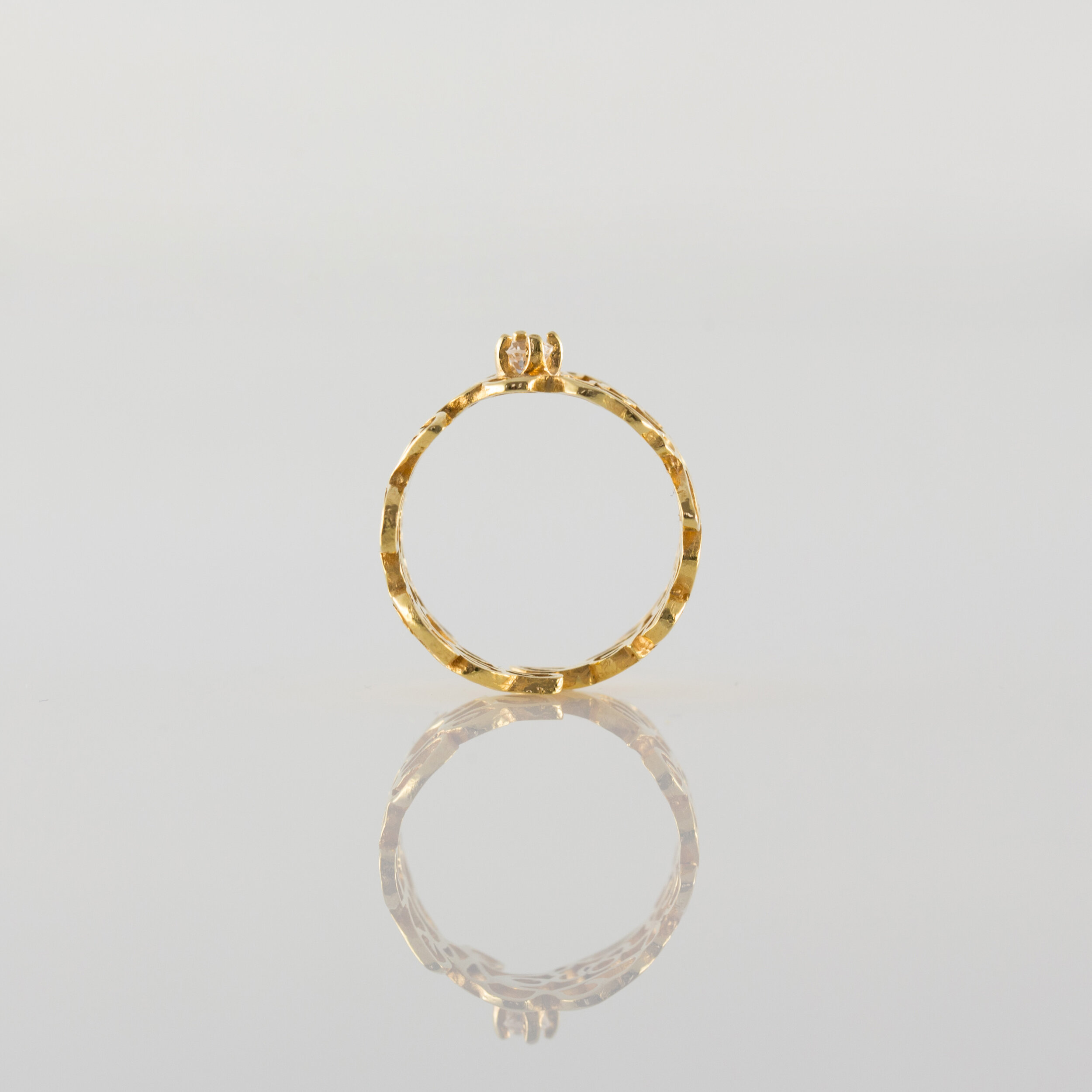 Bague à motif avec pierre fine - La lueur de l'aube