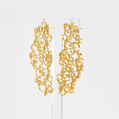 Boucles d'oreilles à motifs disponible en or 18K, en argent 925, et en vermeil - La lueur de l'aube