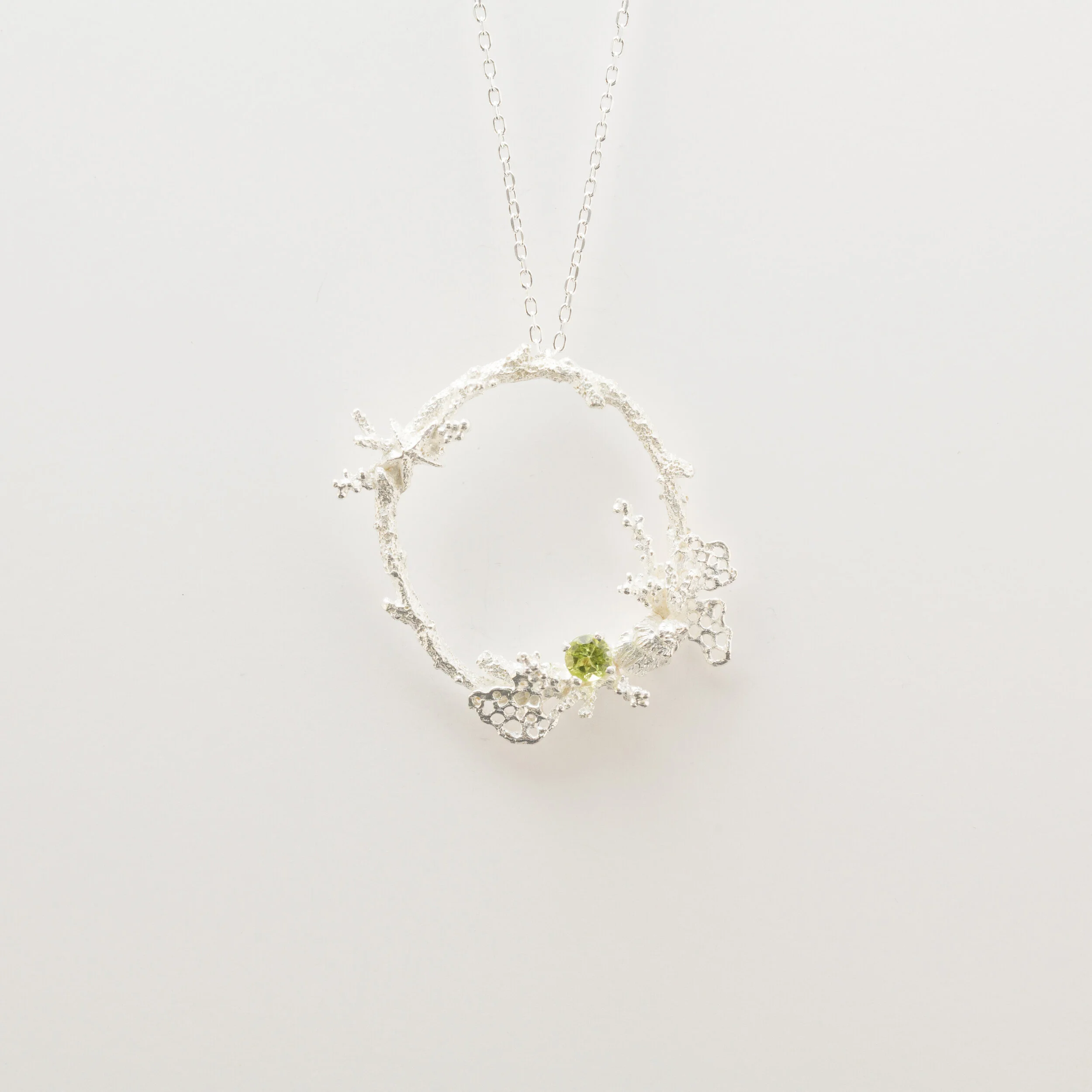 Collier pendentif texture corail ovale bijouterie à Paris 6