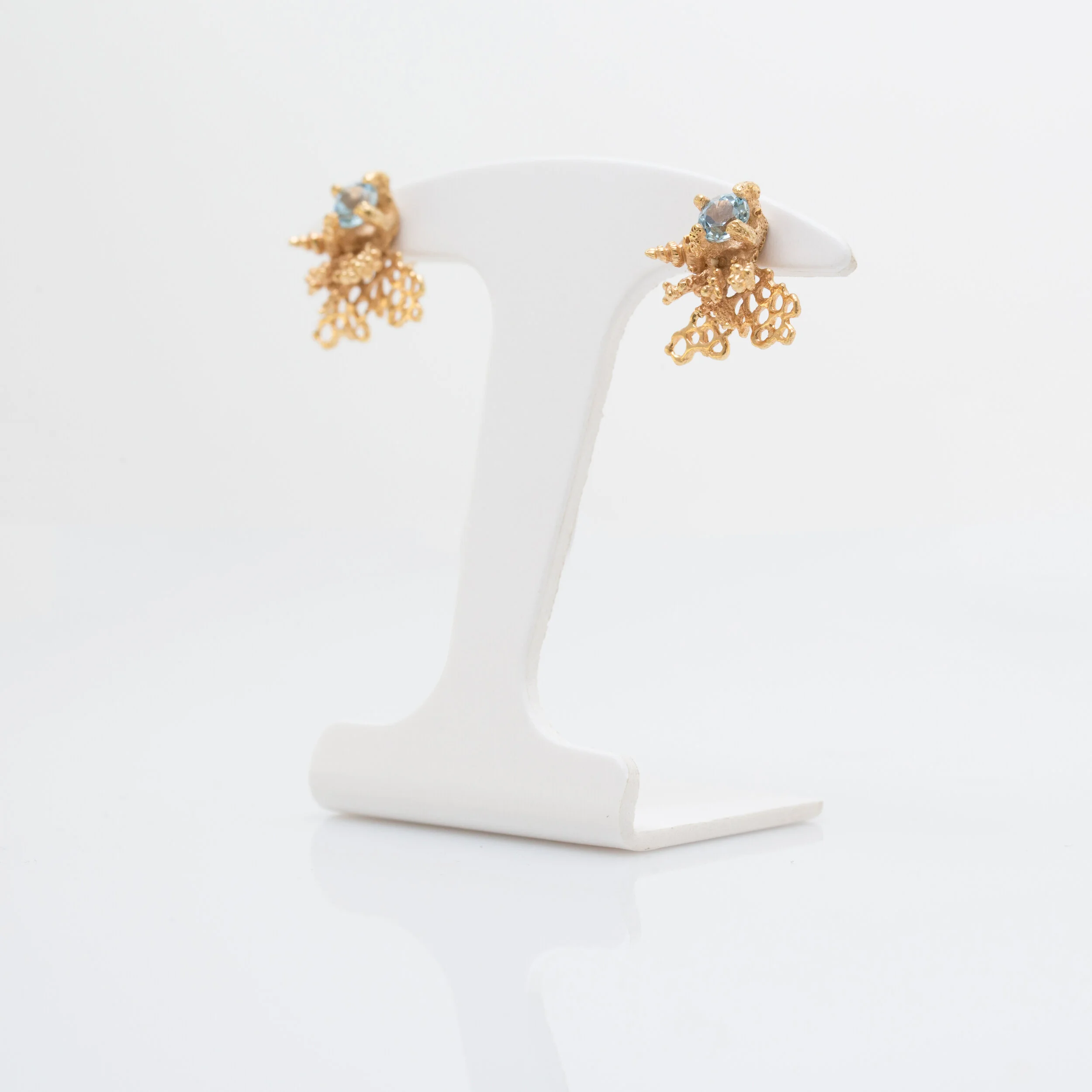 Boucles d'oreilles texture corail triangle avec pierres