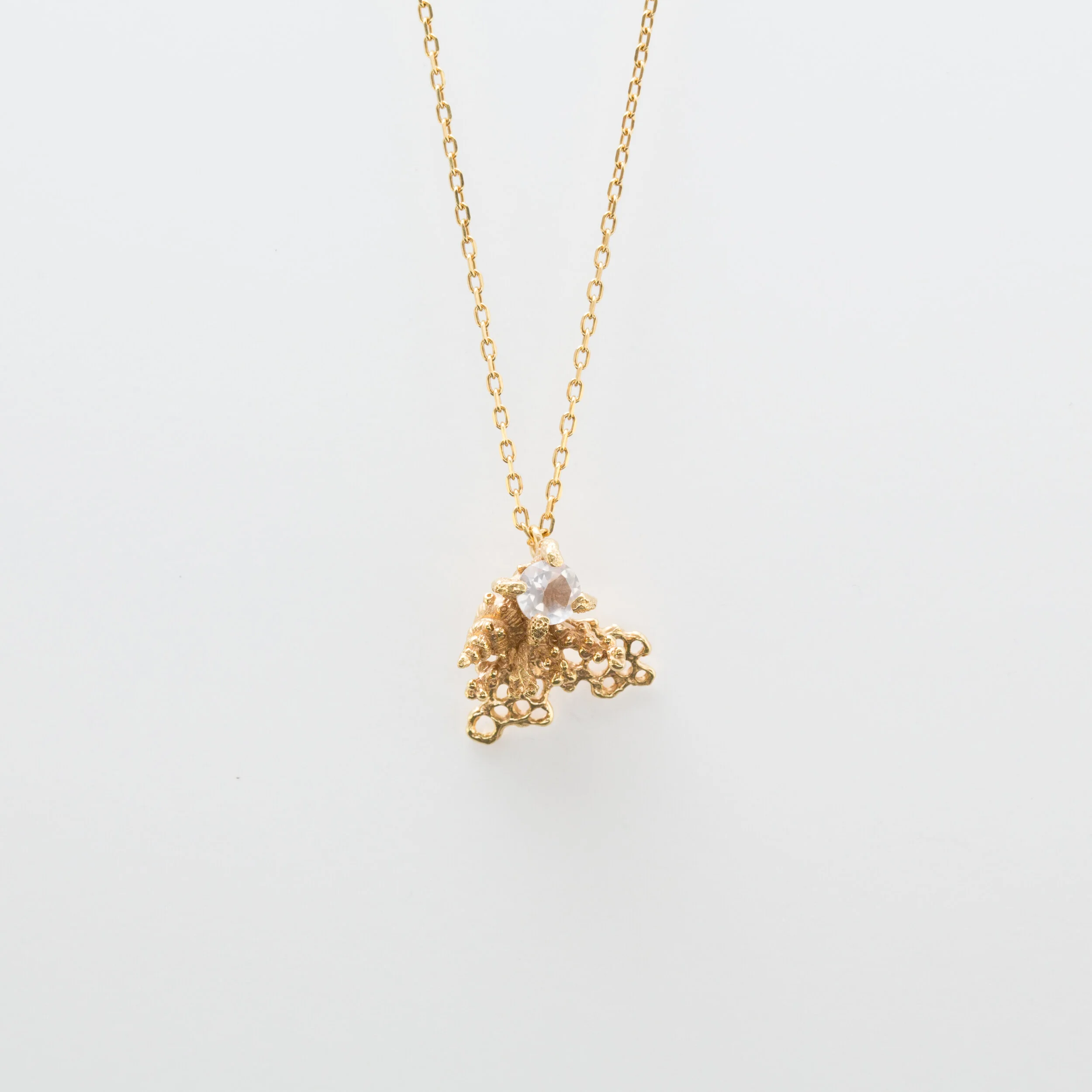 Collier pendentif texture corail triangle bijouterie paris 6