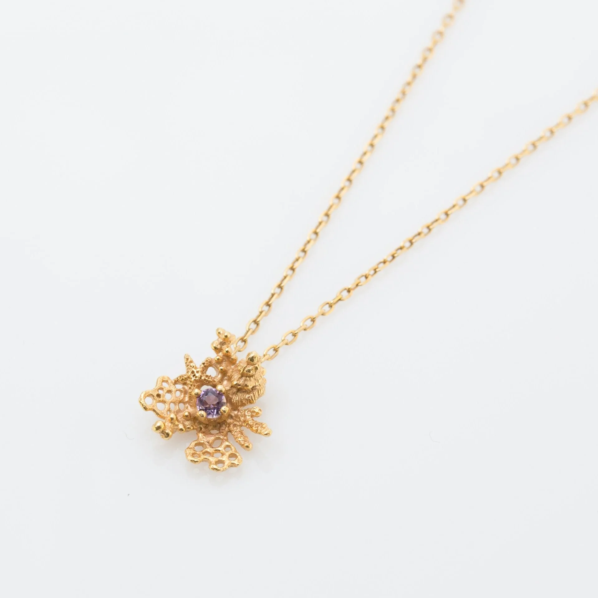 Dans la mer | tiny triangle necklace | Petit collier triangle
