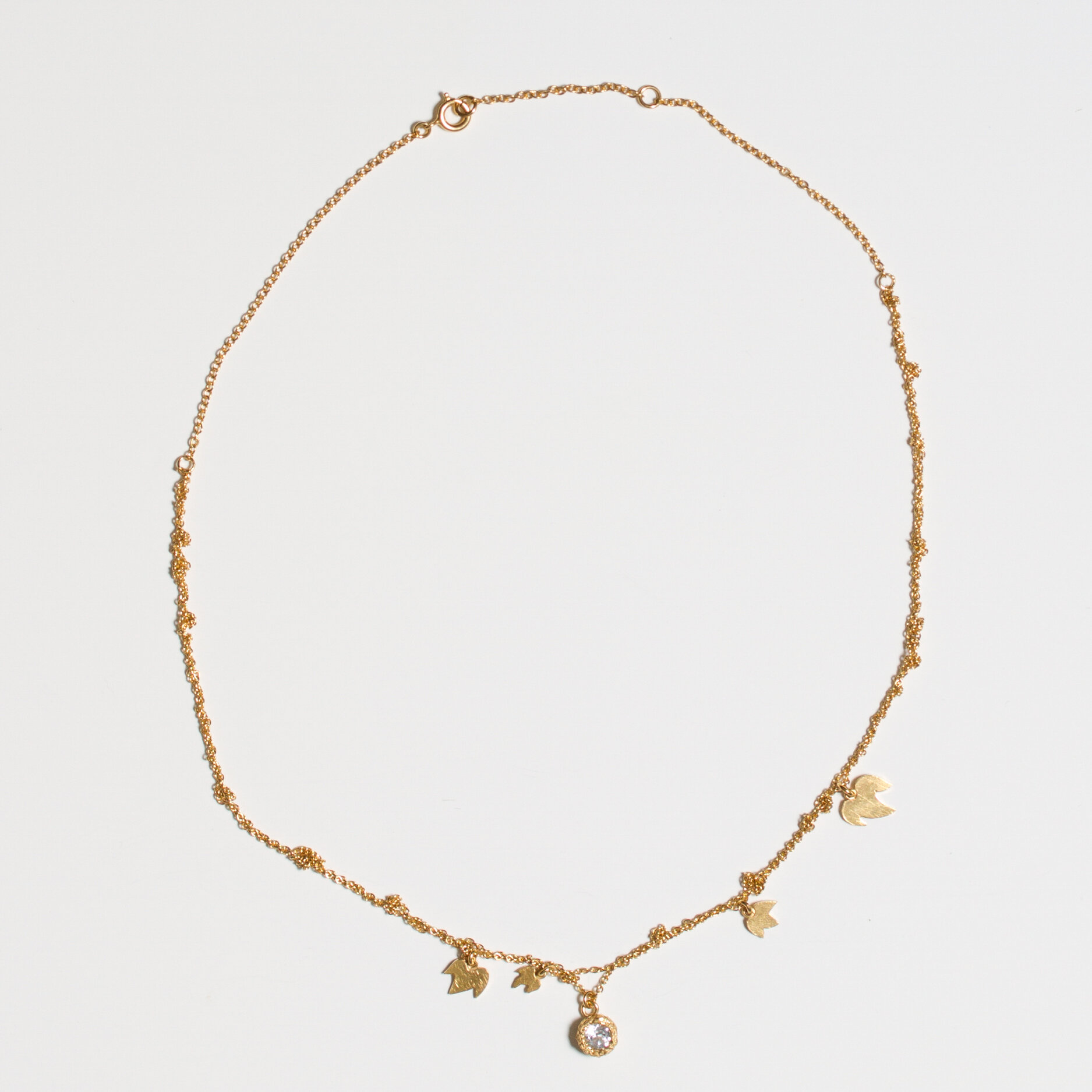 Collier texture lierre avec pierre