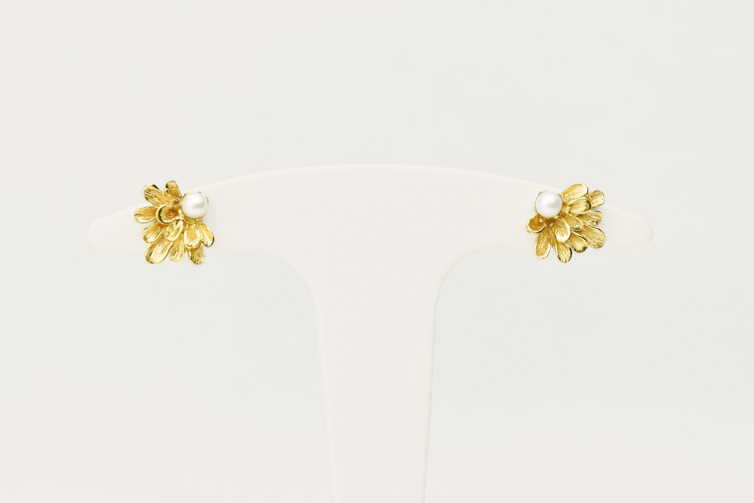 Petites boucles d'oreilles fleurs Dahlia fabriquée en France