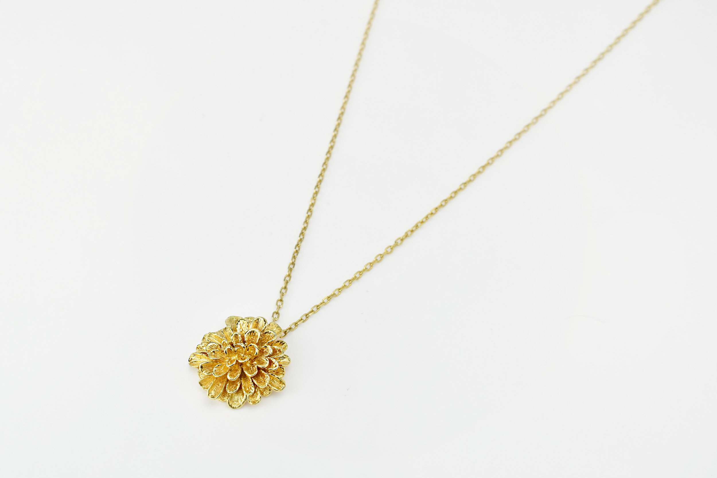 Collier simple Dahlia pendentif or 18 carats ( or jaune, or gris, or blanc, or rose), argent 925 massif, vermeil (plaqué or) pour femmes