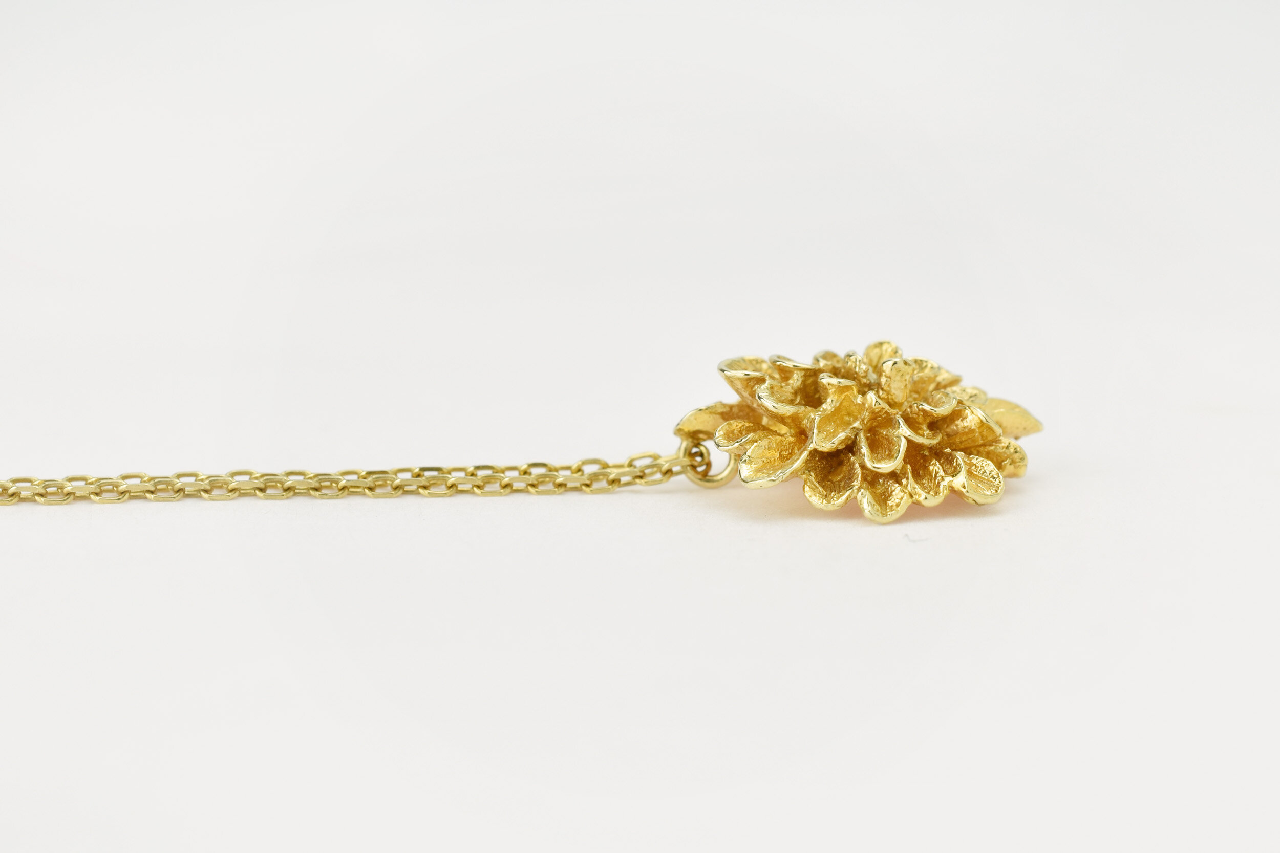 Pendentif fleur Dahlia bijoutier joaillier