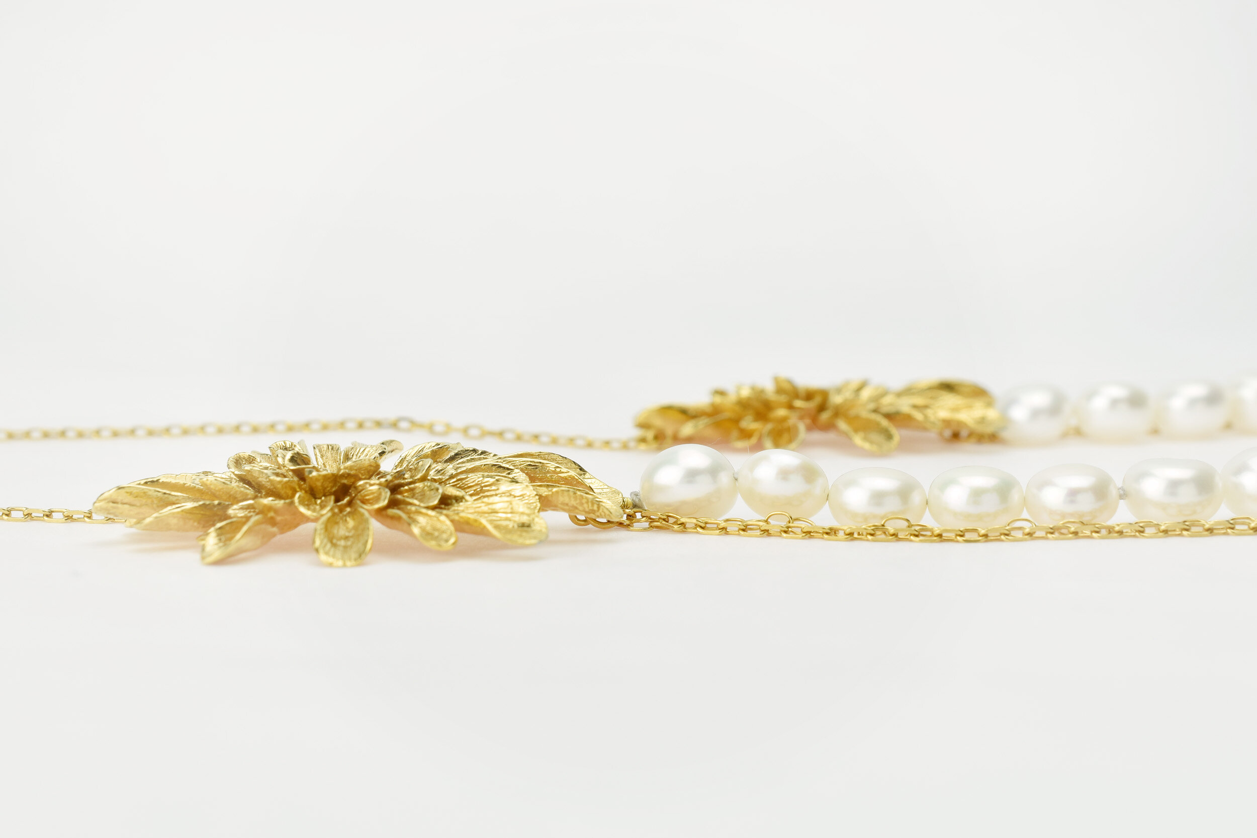 Collier fleurs perles Dahlia artisan bijoutier