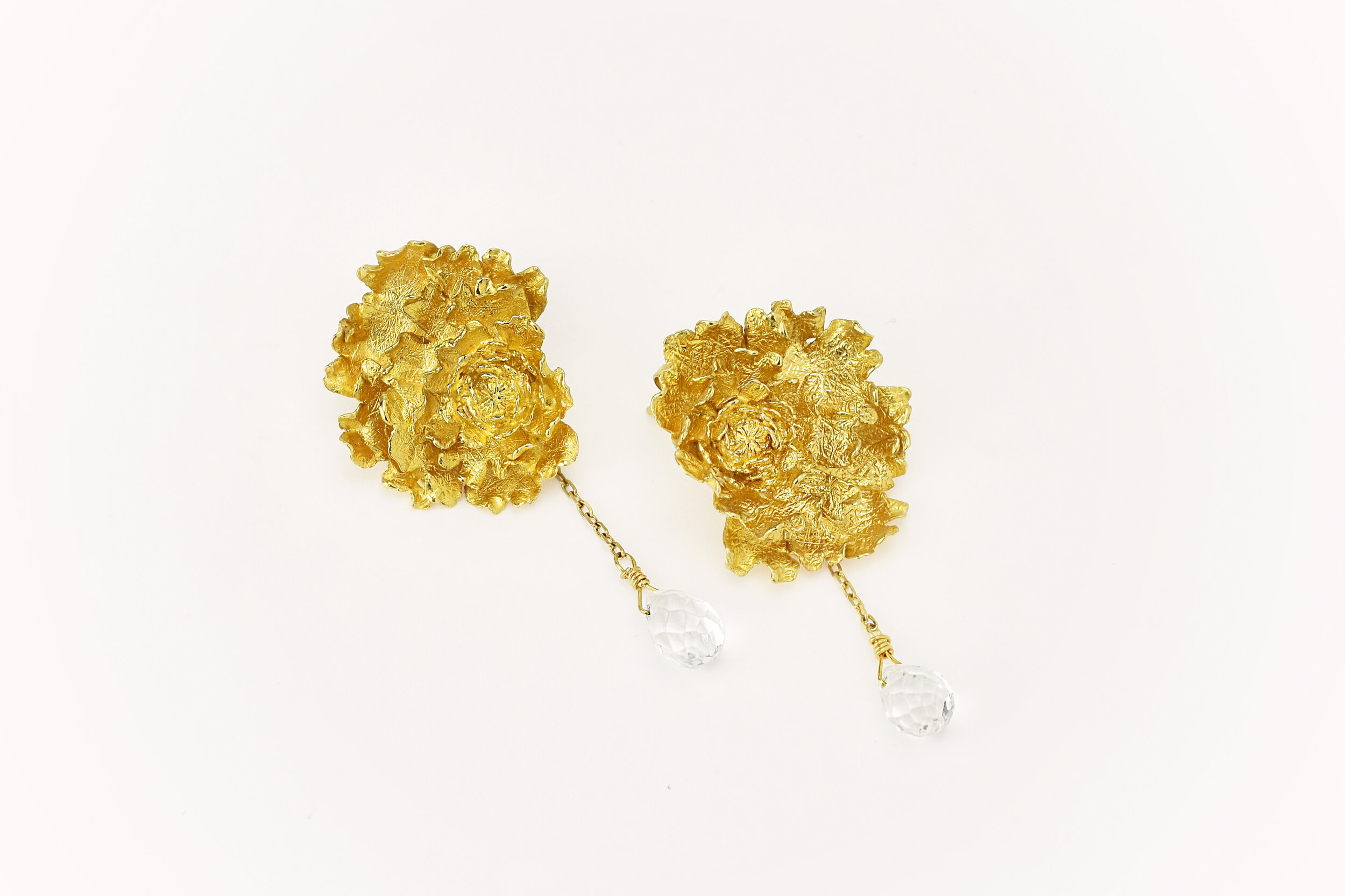 Boucles d'oreilles pivoines florissantes de créateur paris or 18k ( or jaune, or gris, or blanc, or rose), argent sterling 925, vermeil (plaqué or)