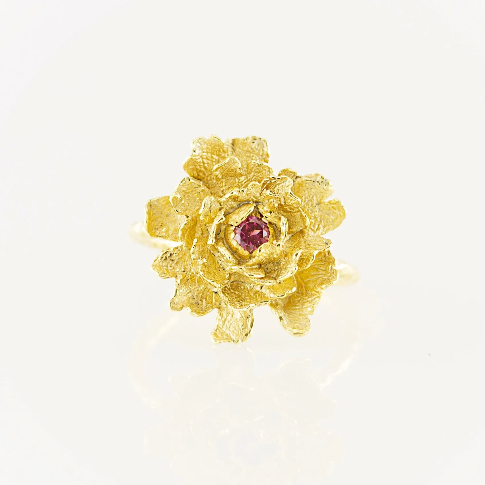 Pivoine | round ring | Bague ronde