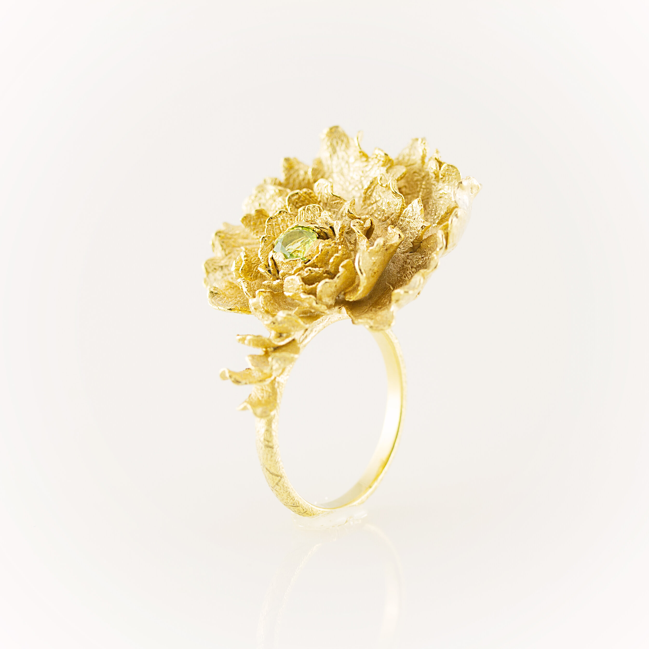 Bague pivoine floraison bijoutier créateur parisien