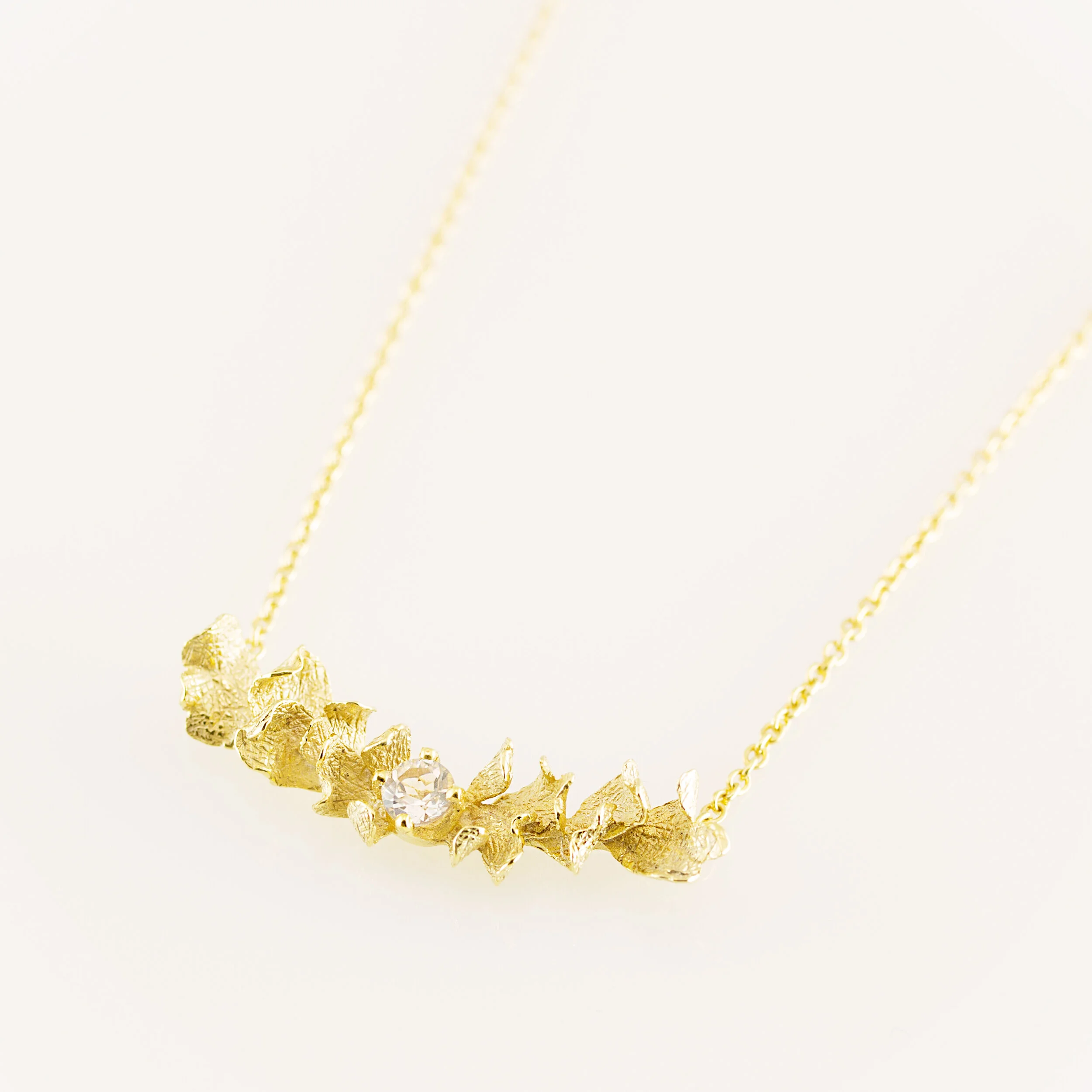 Pivoine | bar necklace | Collier barre