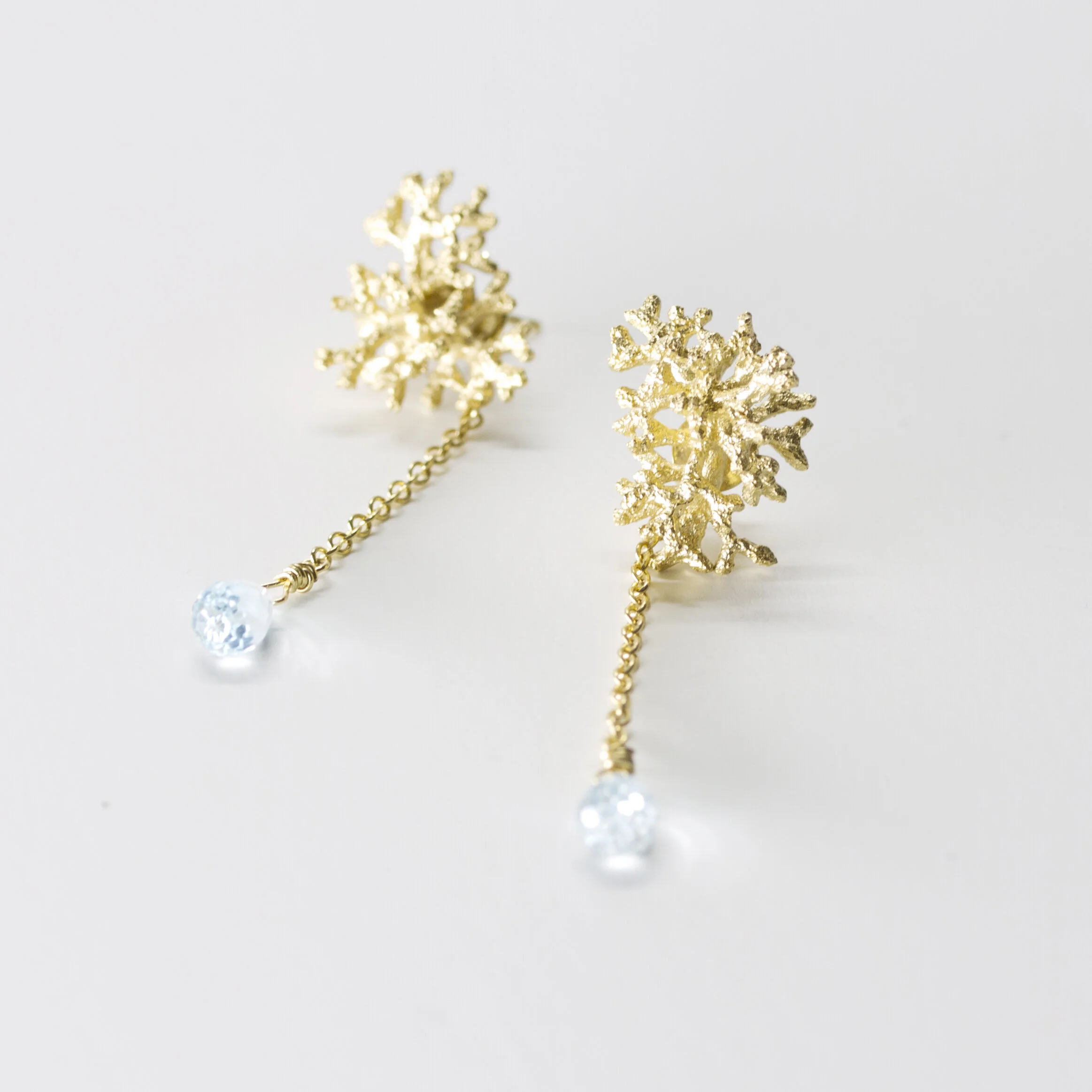 Sous la neige | coral earrings
