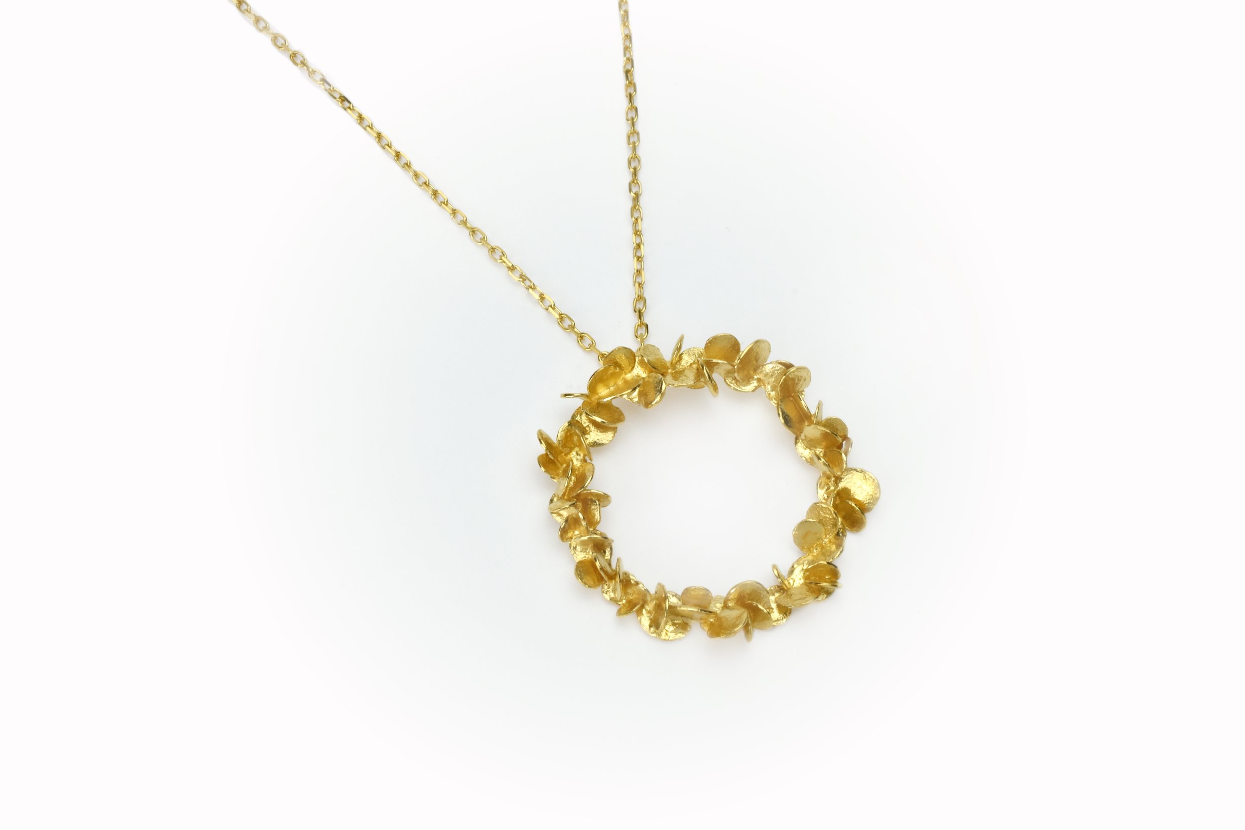 Collier rond avec pétales Paris - La lueur de l'aube