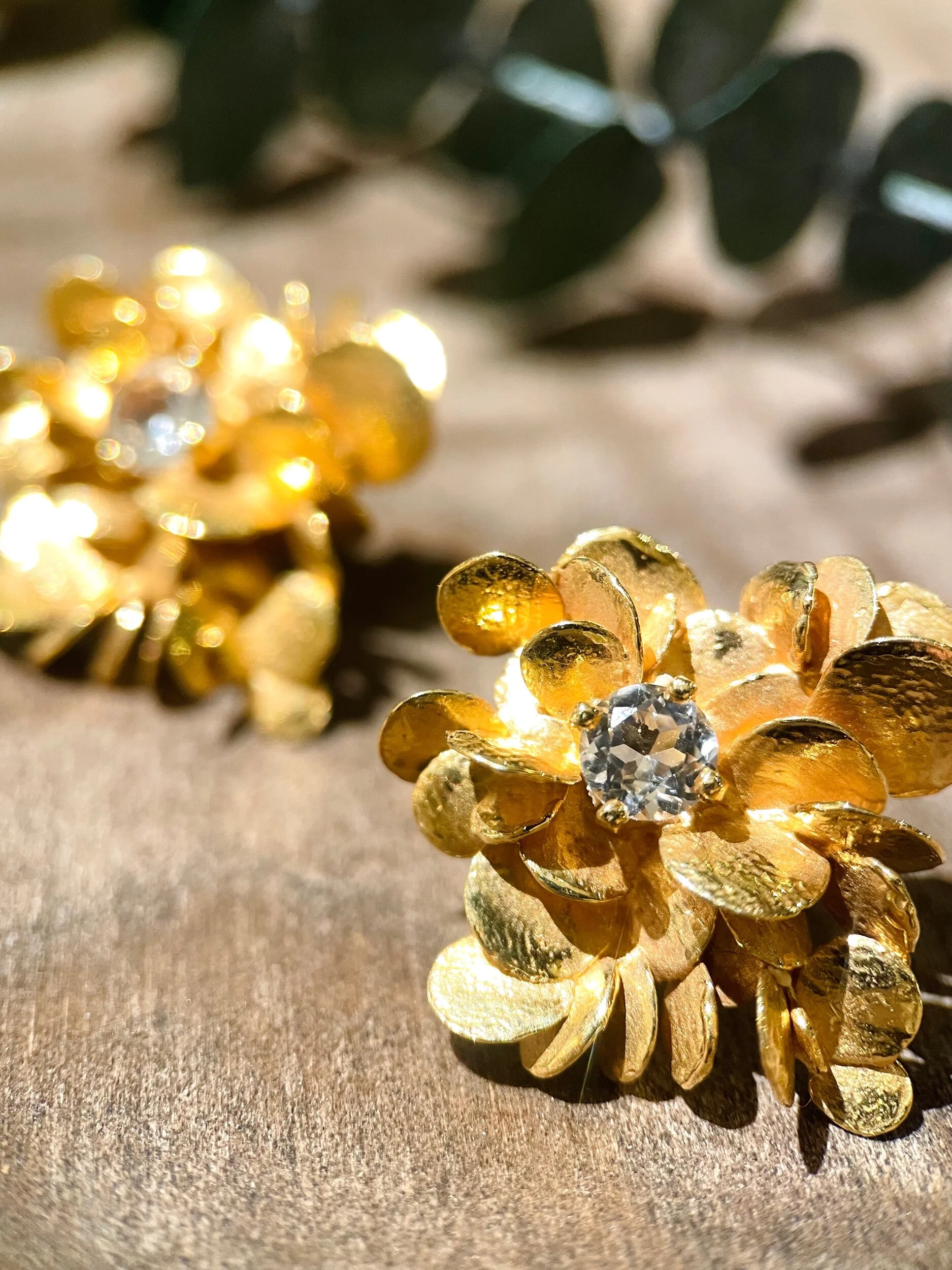 Handcrafted Earrings with petals - La lueur de l'aube