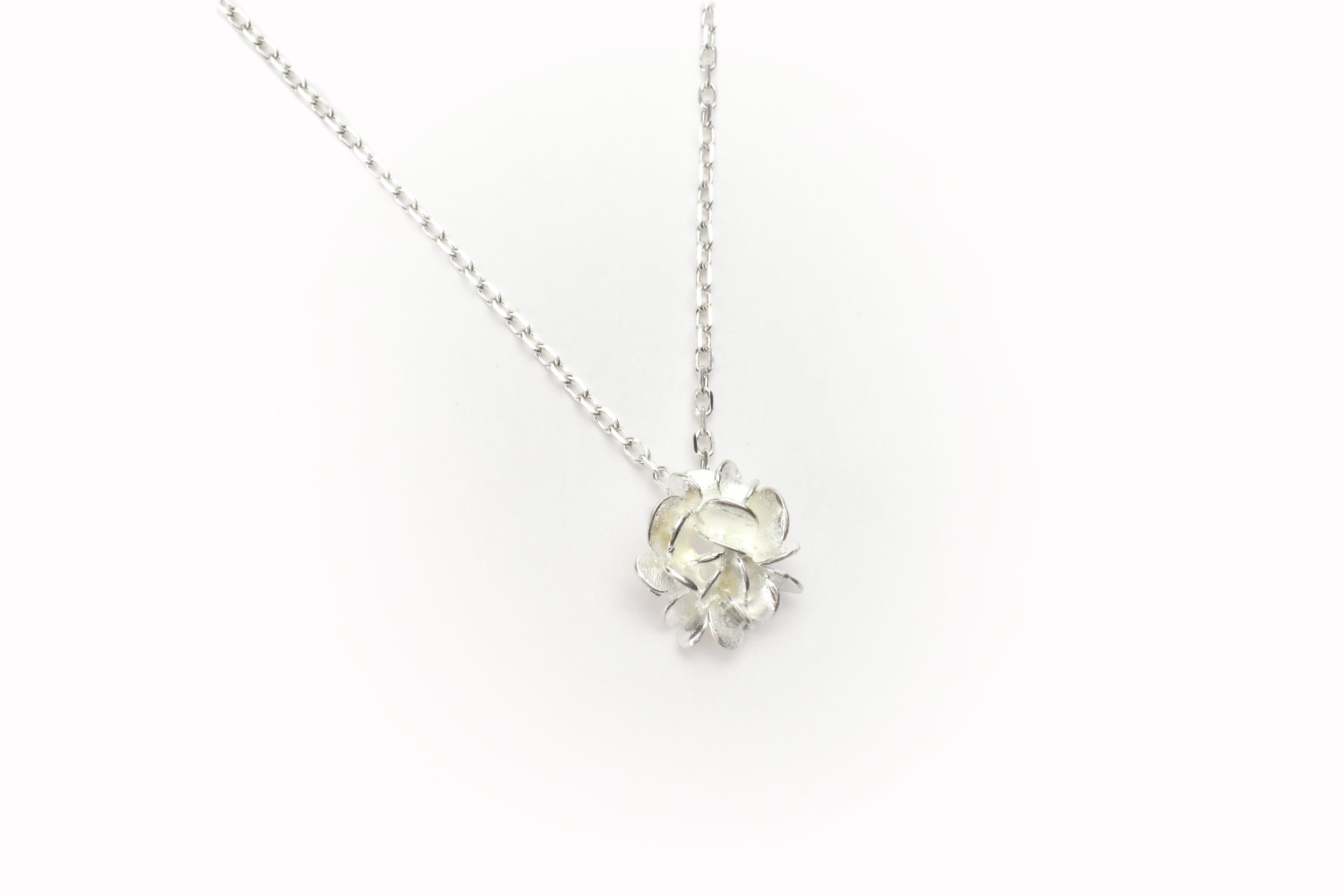 Collier argenté fait à Paris - La lueur de l'aube