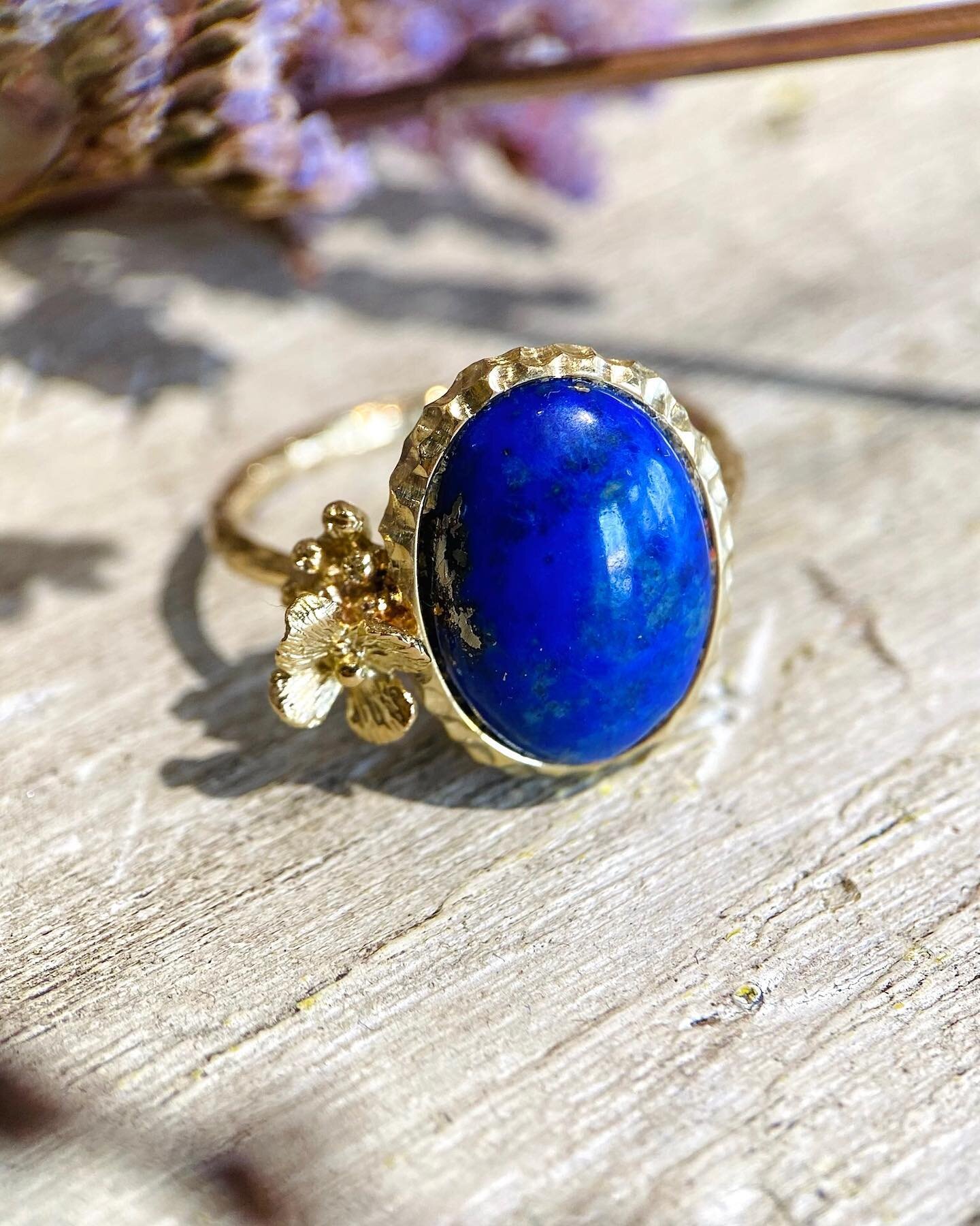 An 18K gold ring with a lapis lazuli transformed from a pendant 💙