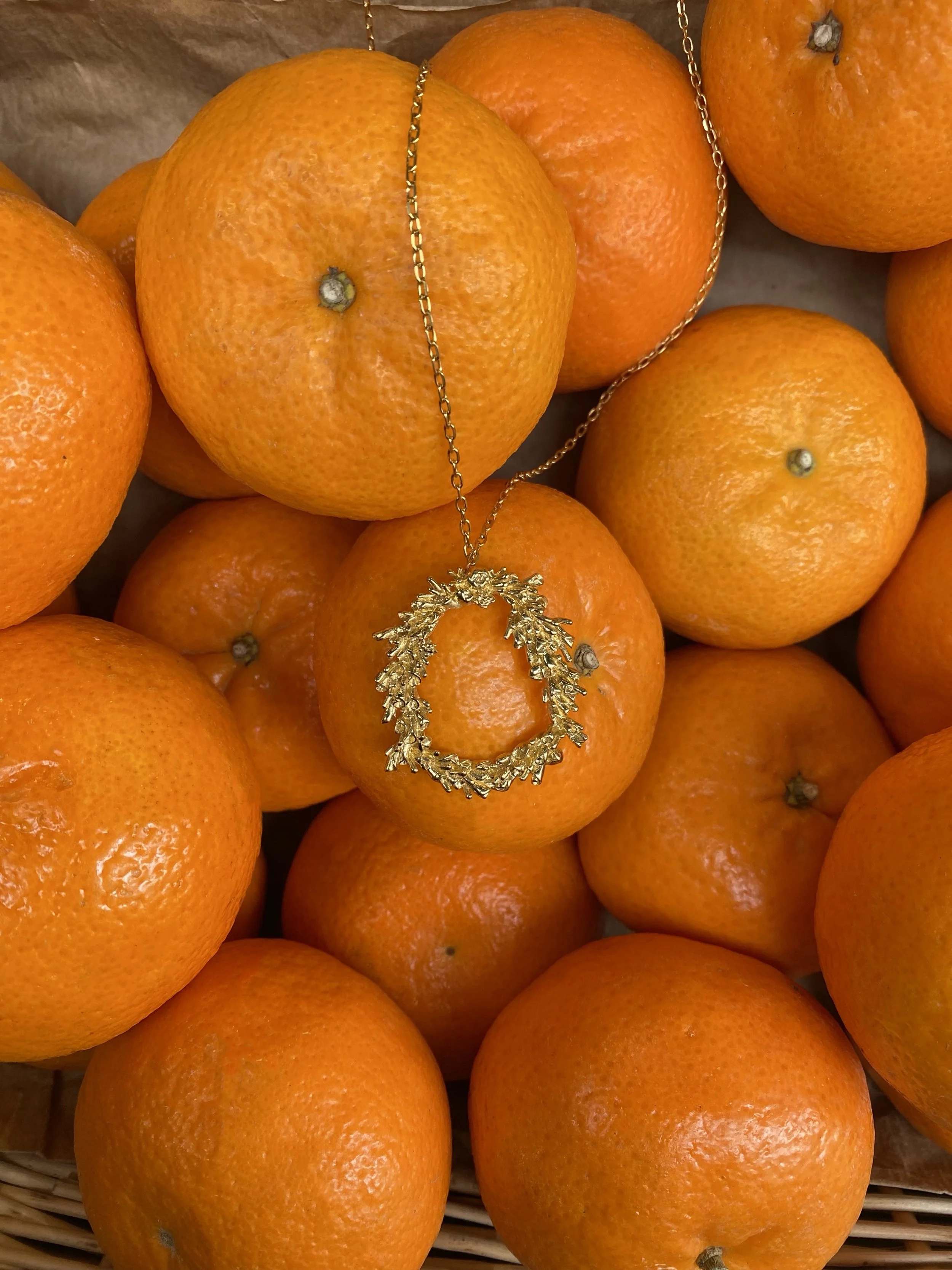 Sautoir doré - La lueur de l'aube