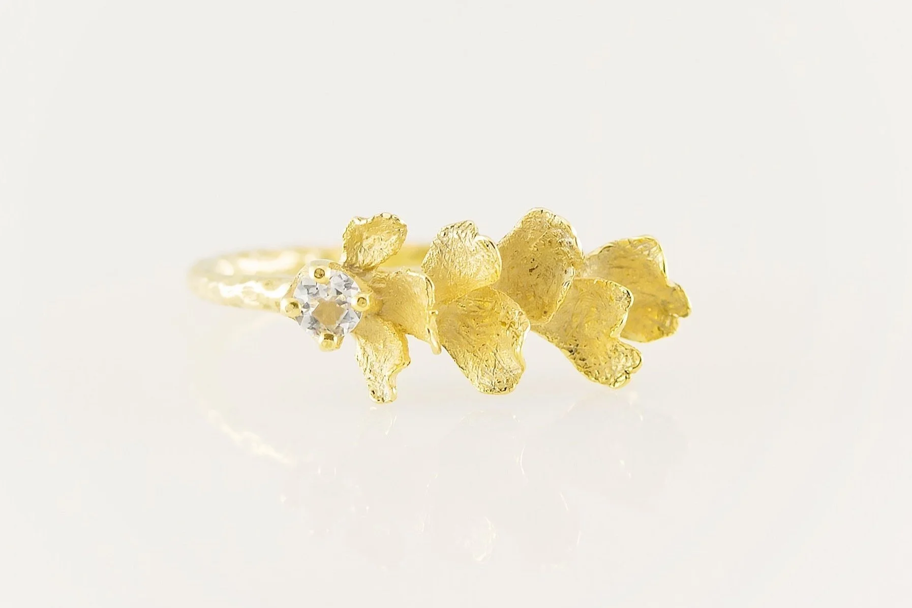 Women's asymmetrical ring