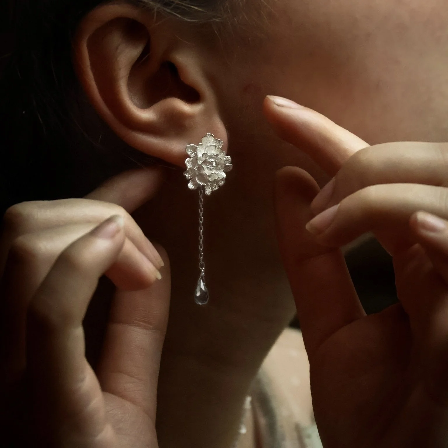 Boucledoreille_pivoine_argent_pendentif