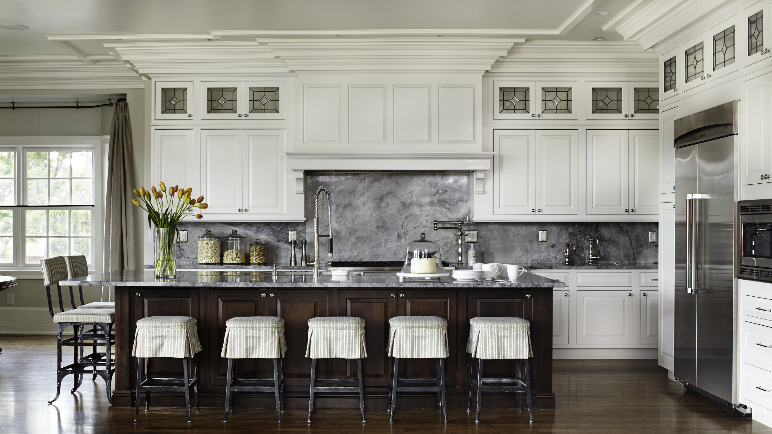 Home of the Year_Colorado Homes and Lifestyles_White Kitchen_Leaded Glass.jpg