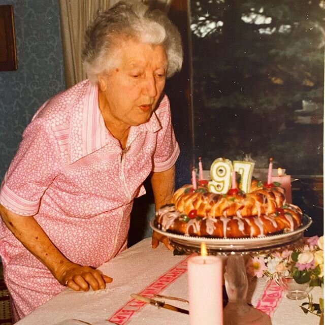 #tbt🔙📸
&bull;
Photo from my great grandma&rsquo;s 97th birthday party in 1978 😳
&bull;
She was such a great role model, with a great sense of humor. She wasn&rsquo;t afraid to get her hands dirty and she was ALWAYS thankful!
&bull;
⬇️ The takeaway