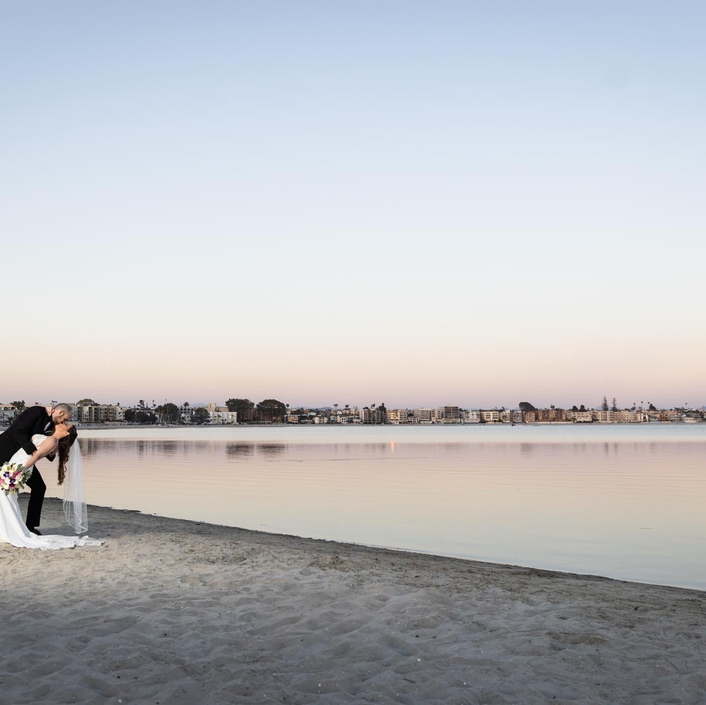 Congratulations Lisa and Joe! Another gorgeous wedding. 
Thank you for sharing these beautiful photos Wilbur Studios.
@wilburstudios 
@treelite.studio 
@djdavidcutler 
@feathersandfox 
@lisa.campbell.songs 
@tessfreshflowers 
#sandiegoweddingplanner 