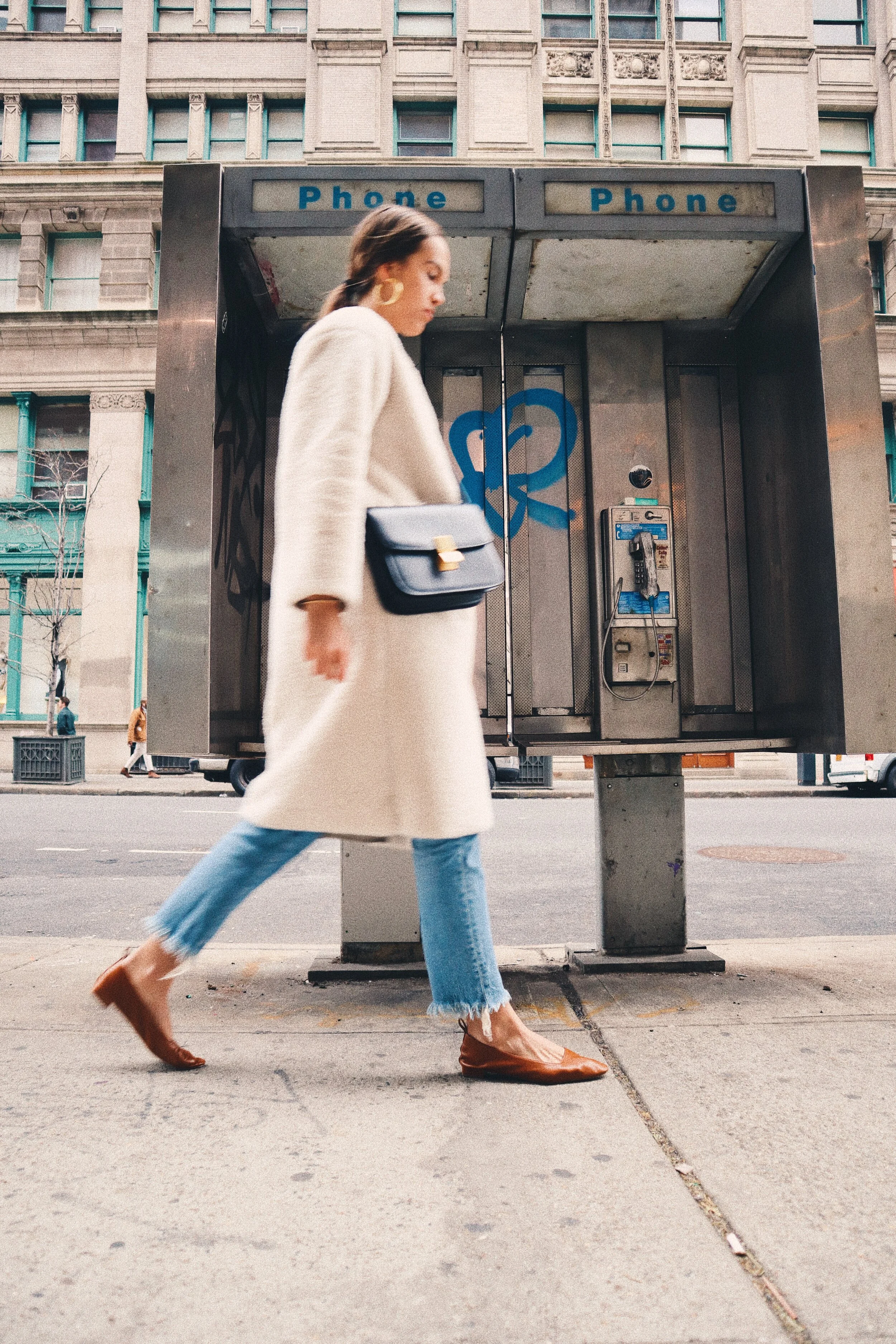 LITTLE WAYS TO MAKE A DAY MORE MAGIC