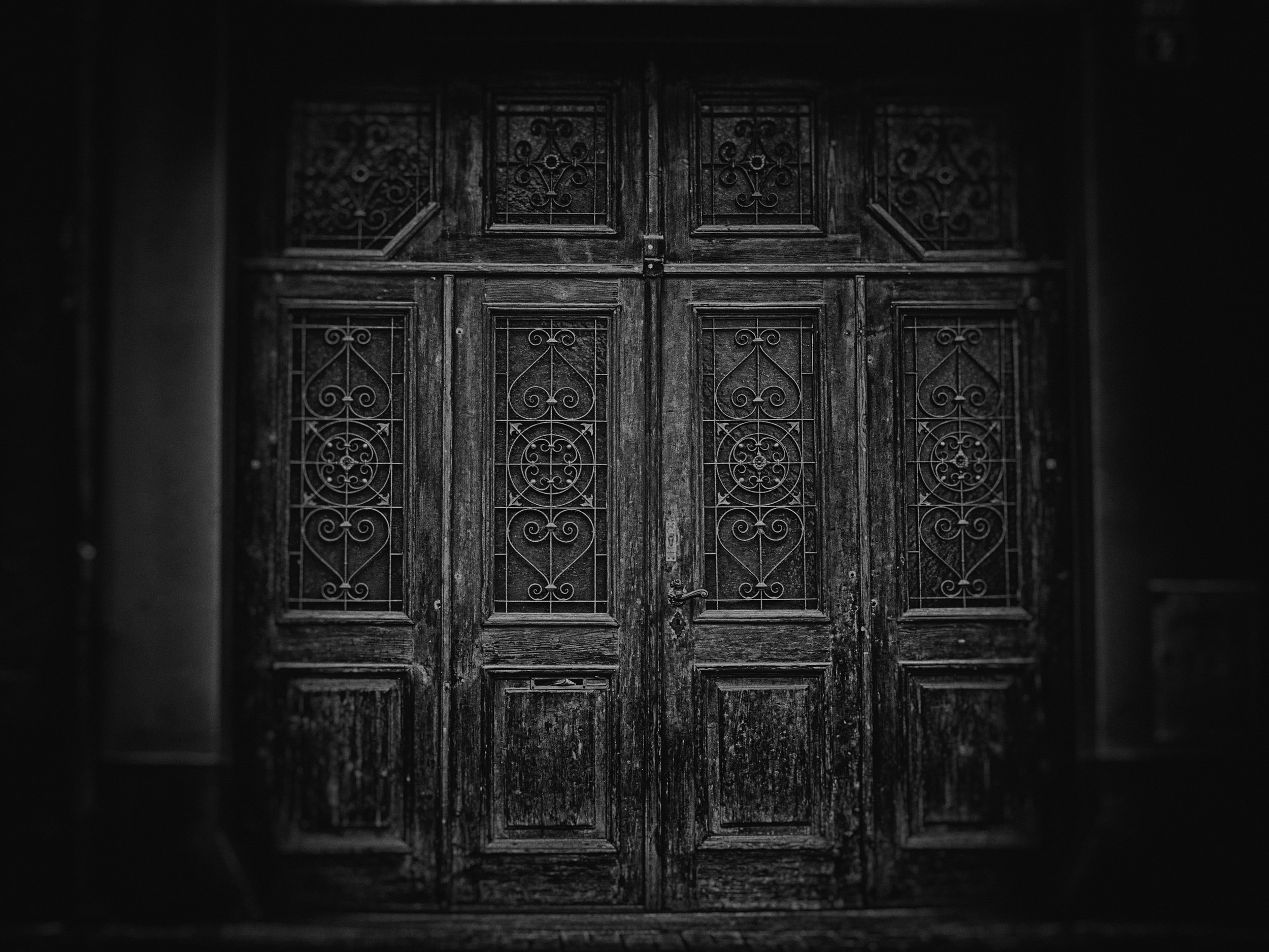 ancient-antique-architecture-247707_dark.jpg