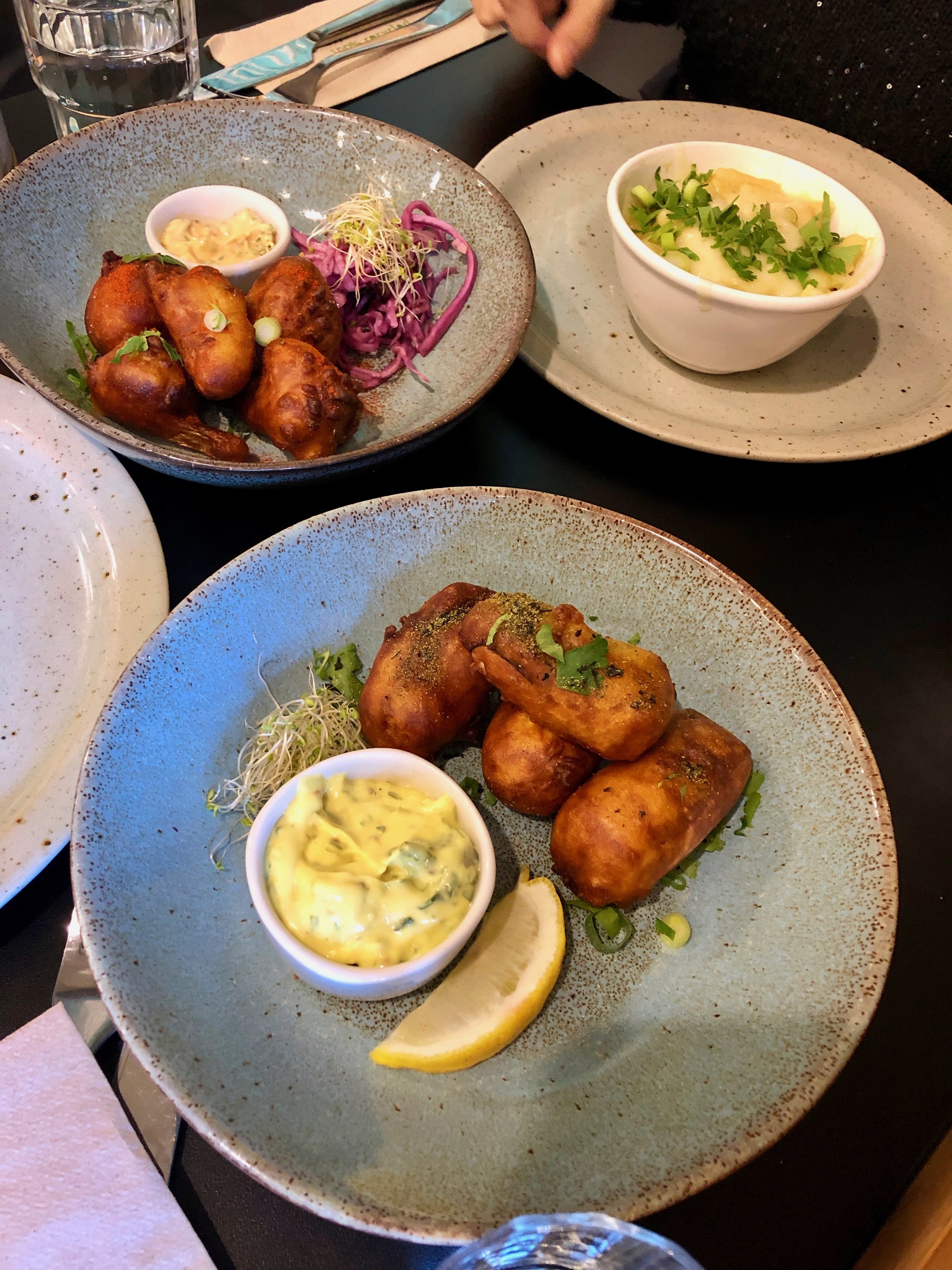 Assorted fried stuff and mac & cheese. Diiirty vegan must-haves! @Unity Diner, Jan 2019.