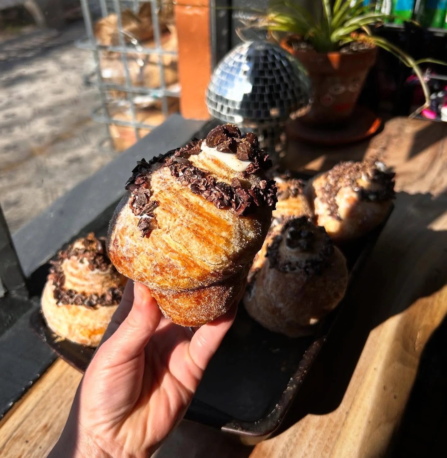 TGiF, celebrate with our mocha croissant bombs and keep the good vibes going into the weekend. Can&rsquo;t wait to see y&rsquo;all soon!

We are open
9:00 - 2:00
❤️